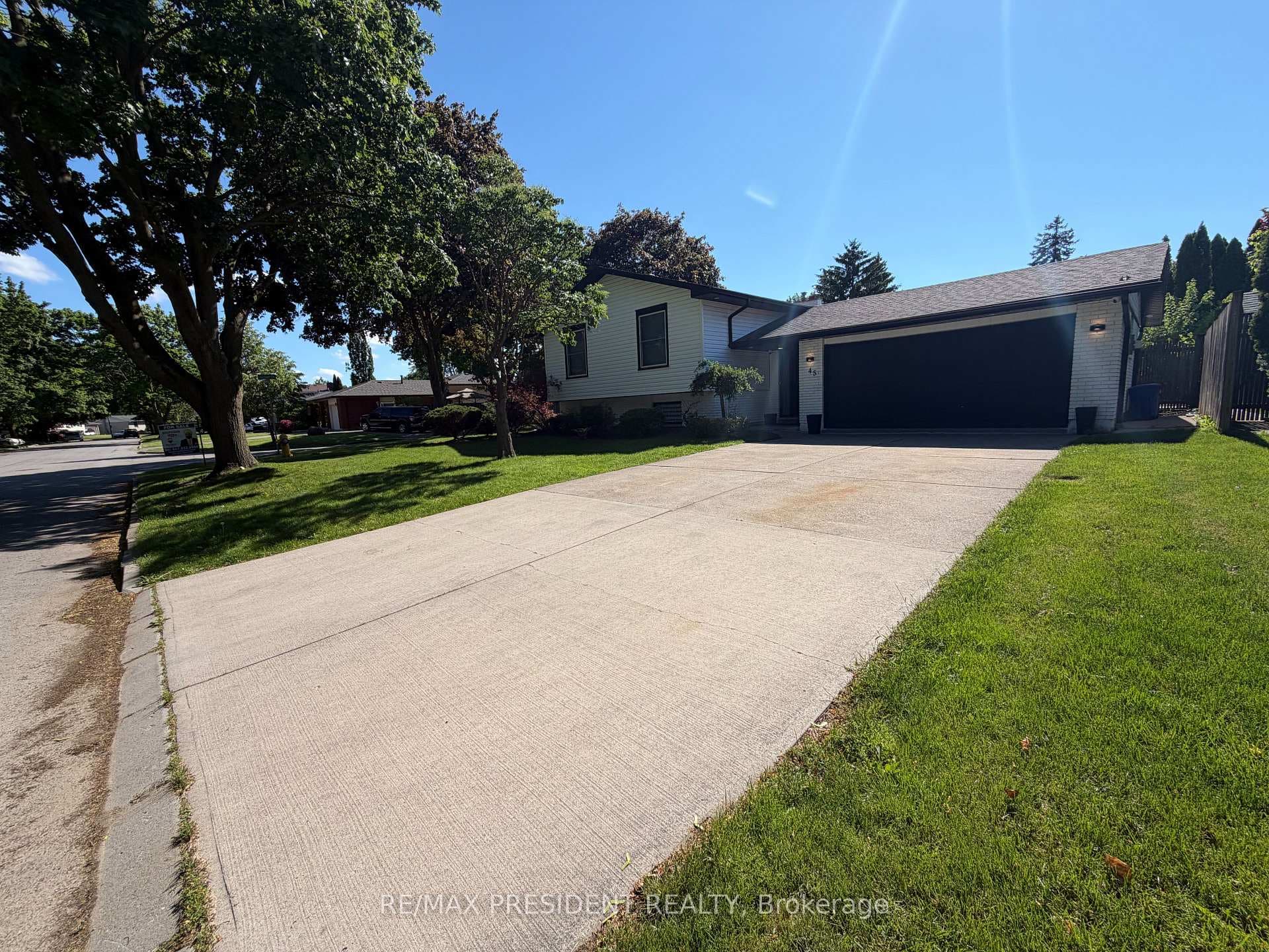 45 Royal Oak Drive photo 2