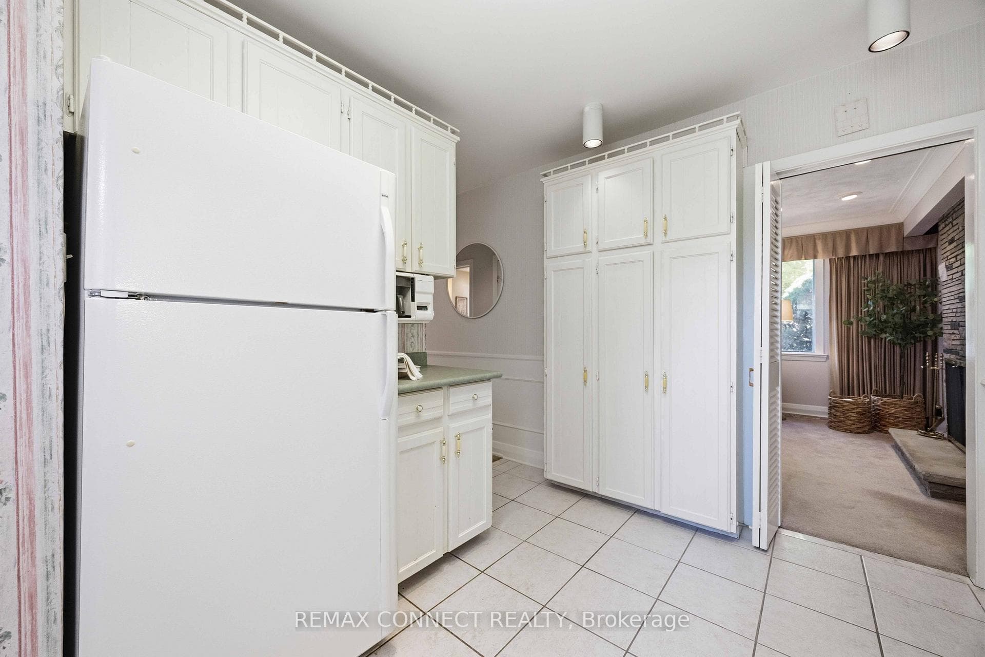 107 Fairglen Avenue photo 15
