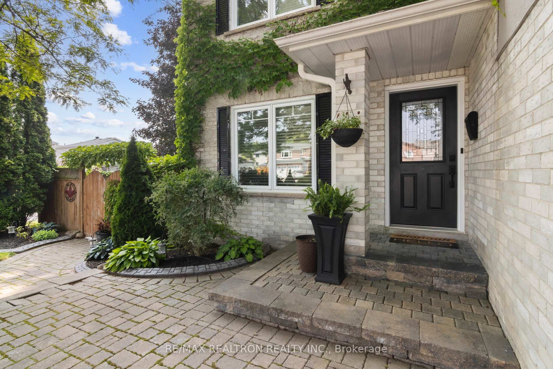Interlock Front Driveway And Walkways