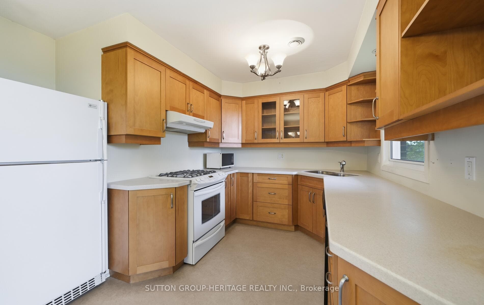 253 Fairlawn Court photo 10