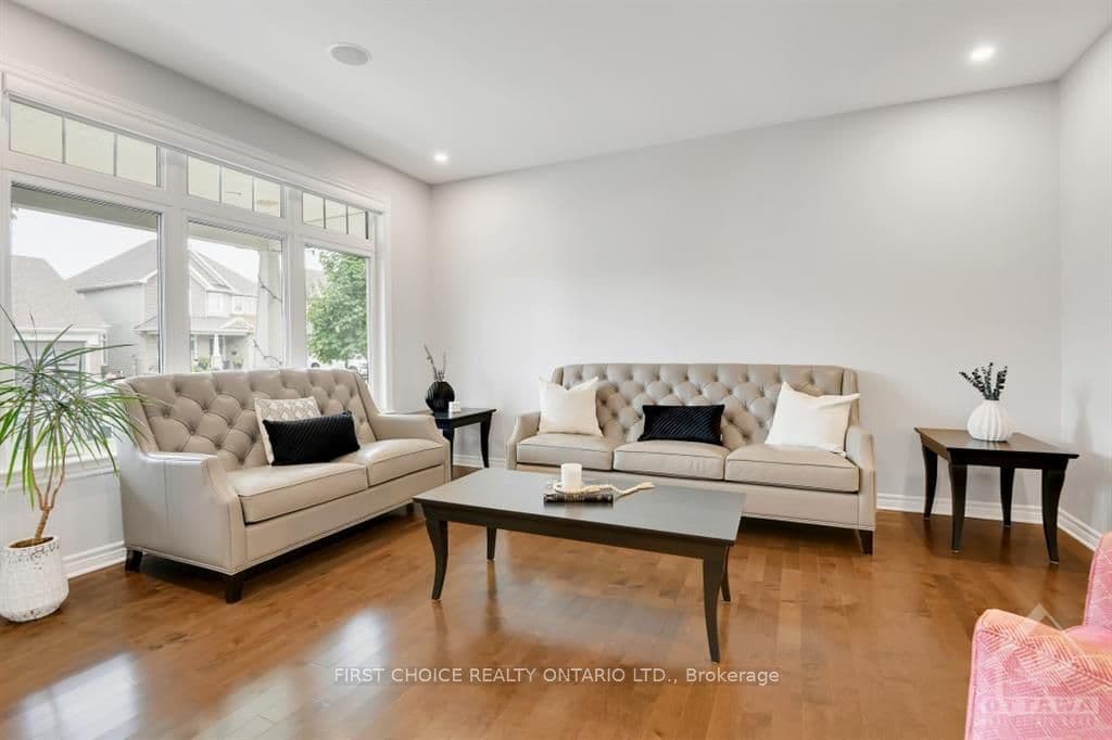884 EXCURSION Way photo 3