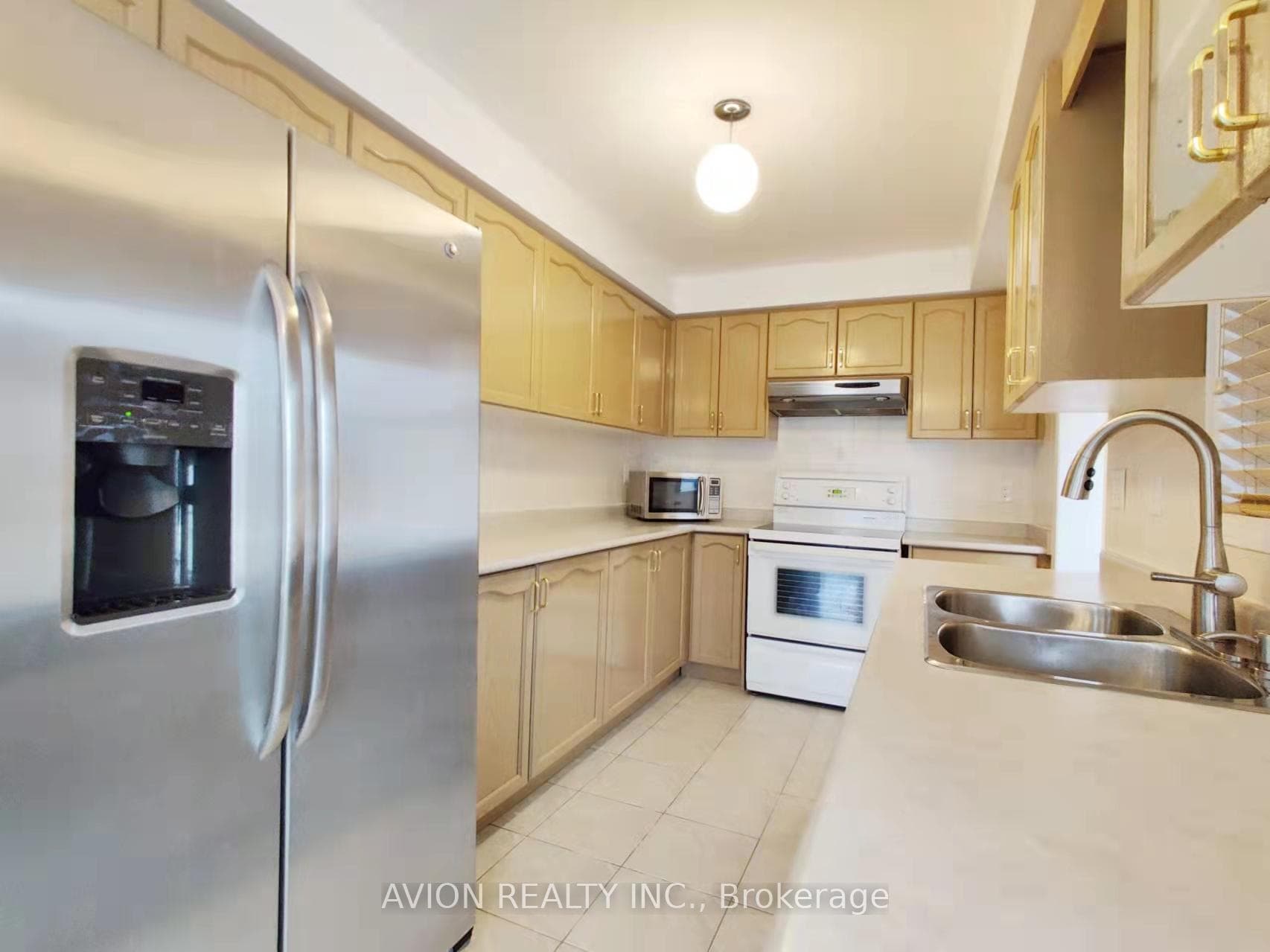 77 Warren Bradley Street photo 4