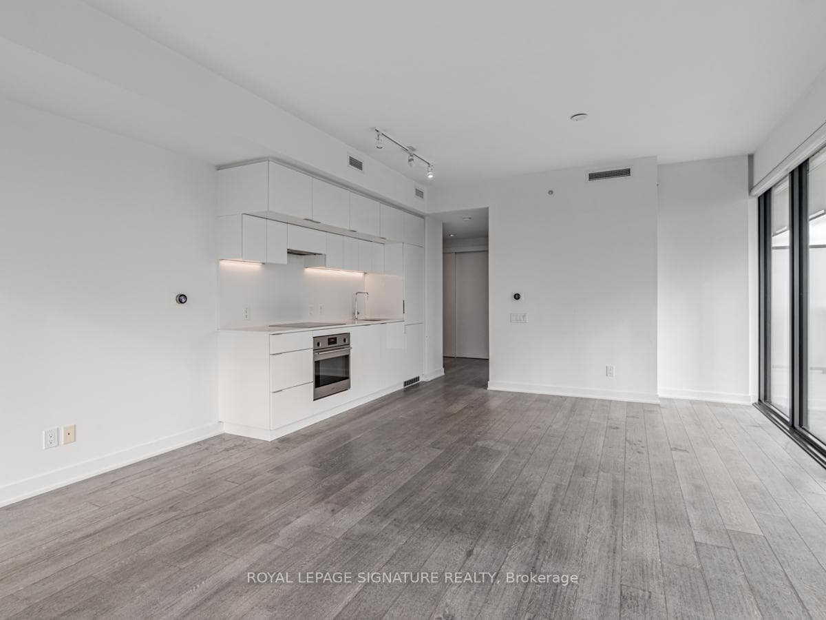 185 Roehampton Avenue Unit 2010 photo 10