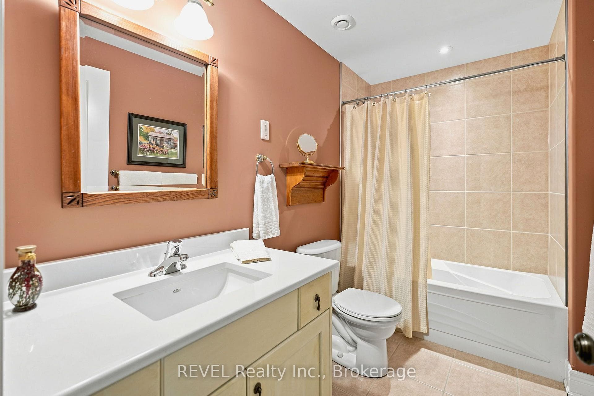 Lower level 4 piece bathroom