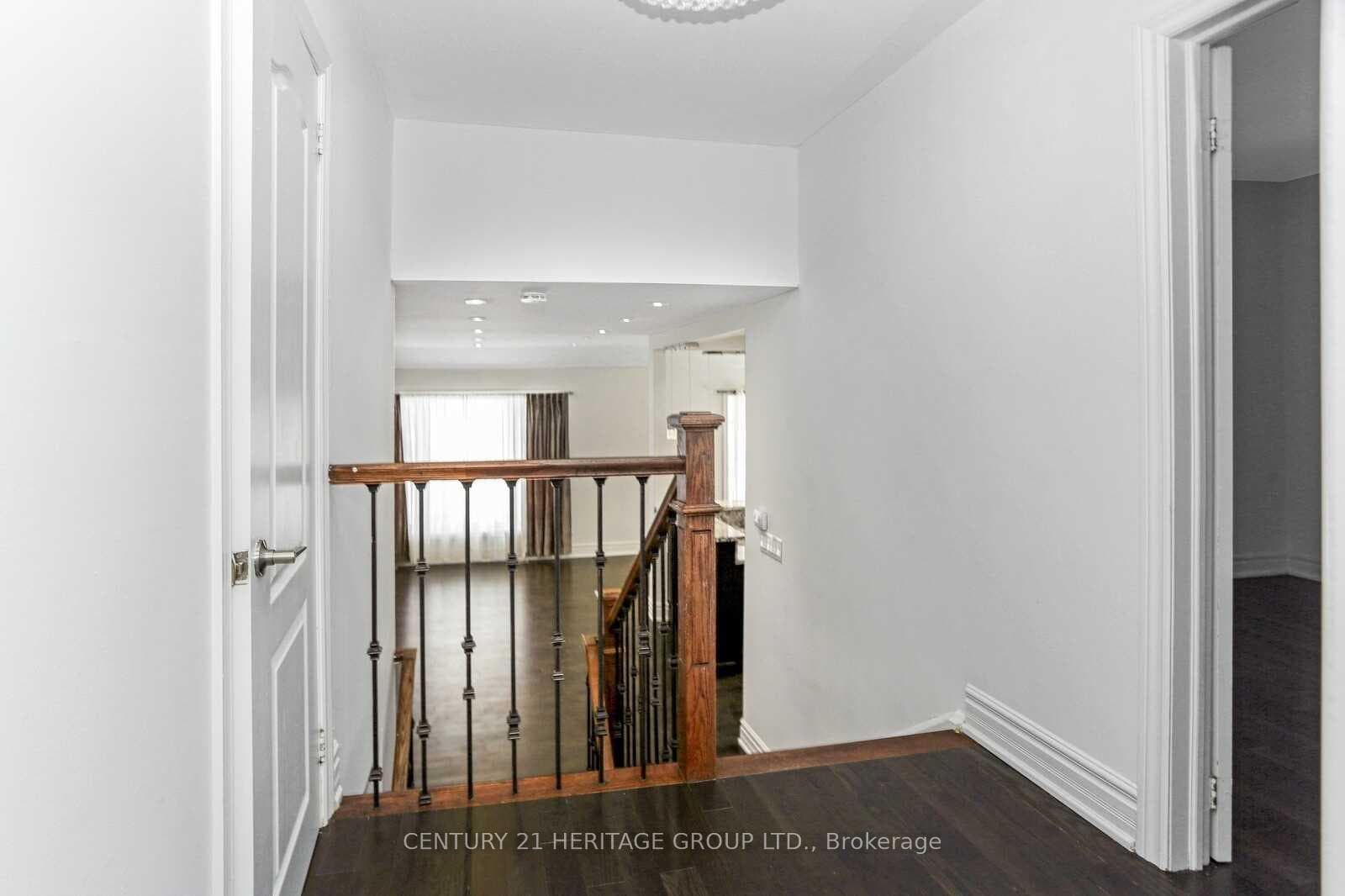 81 Aurora Heights Drive Unit Aurora photo 28