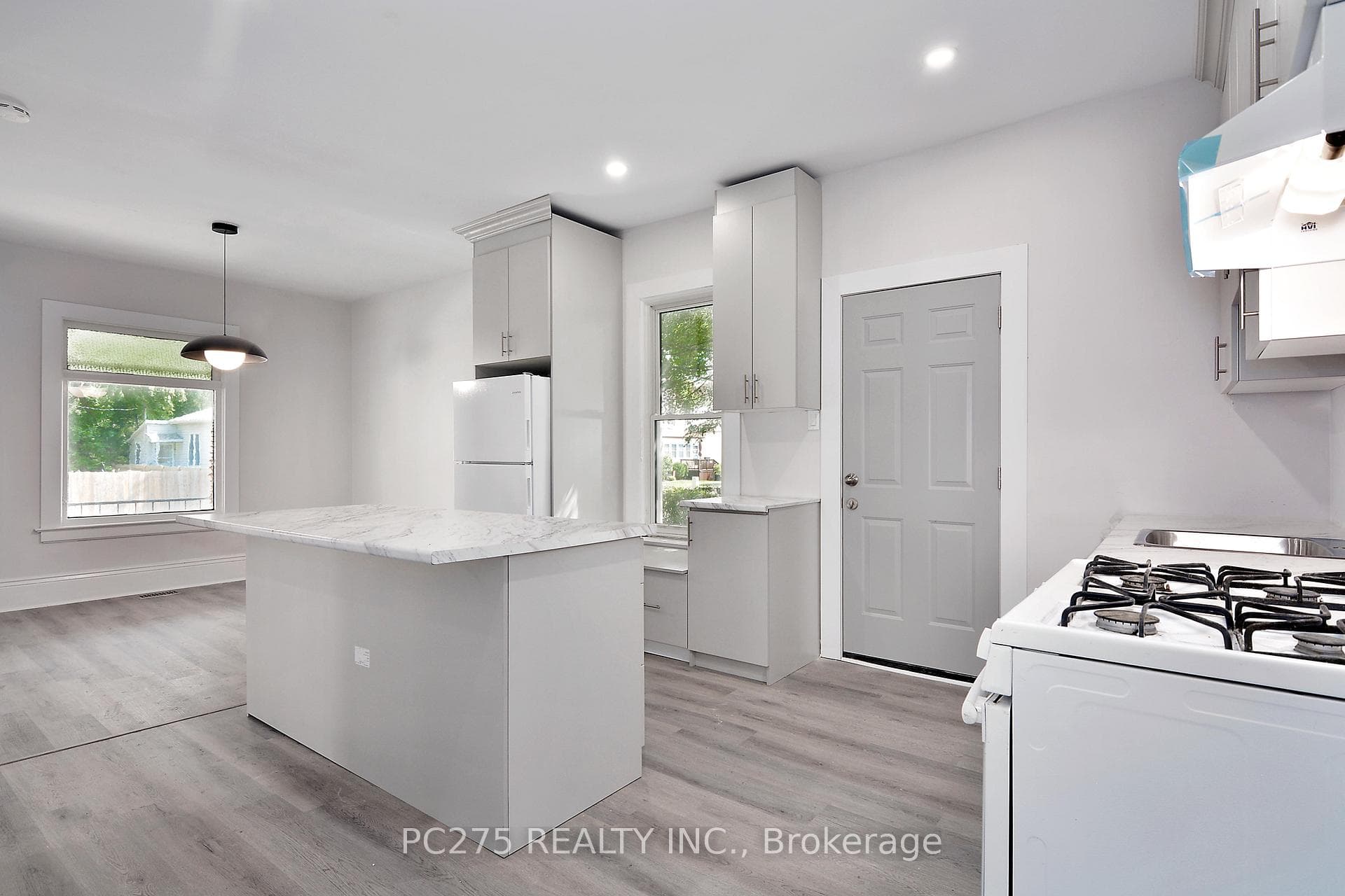 109 Mary Street photo 8