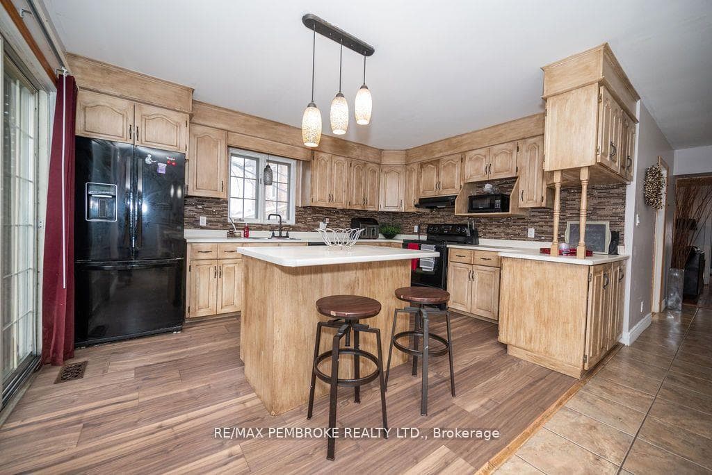 590 Boundary Road photo 11