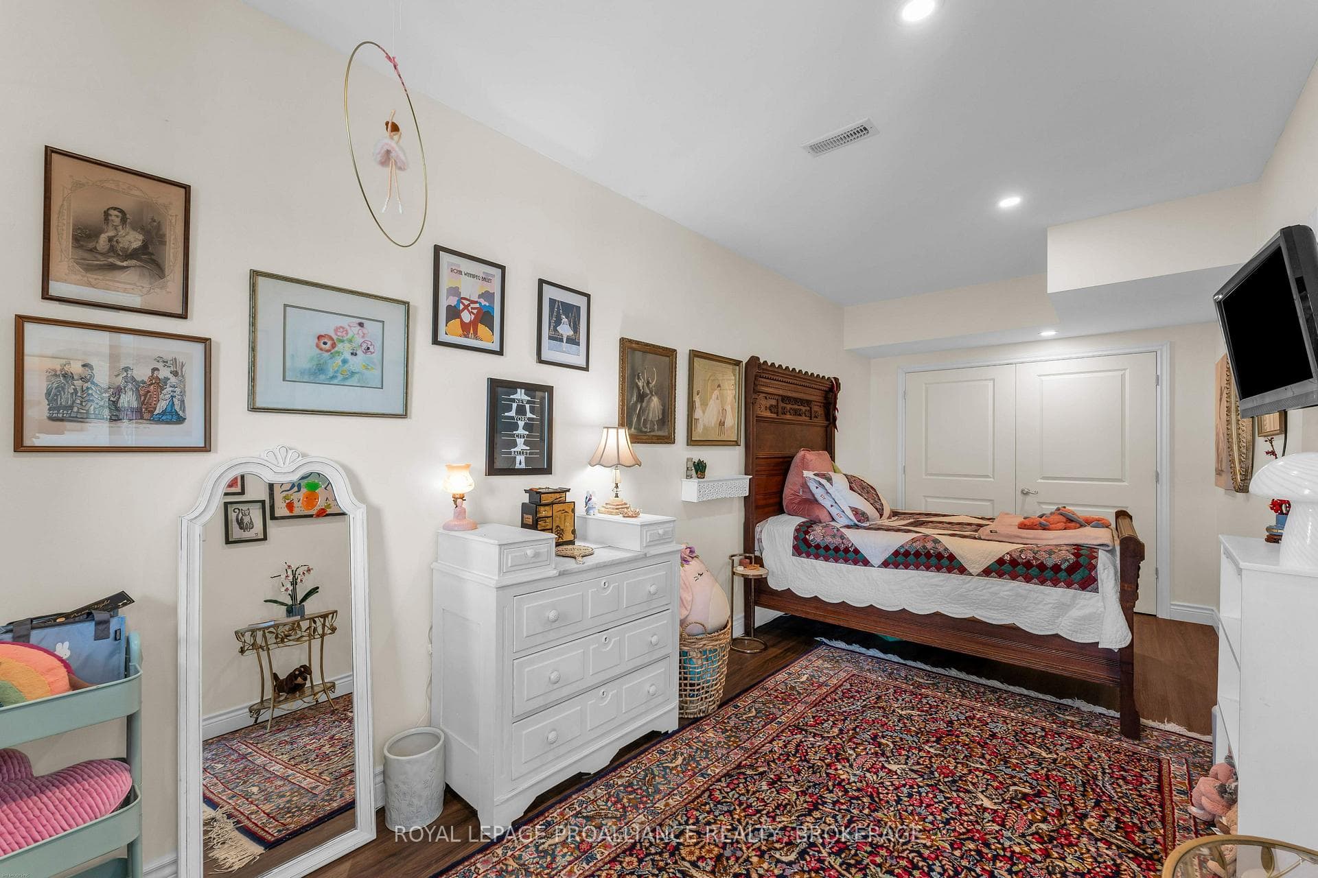 Lower bedroom