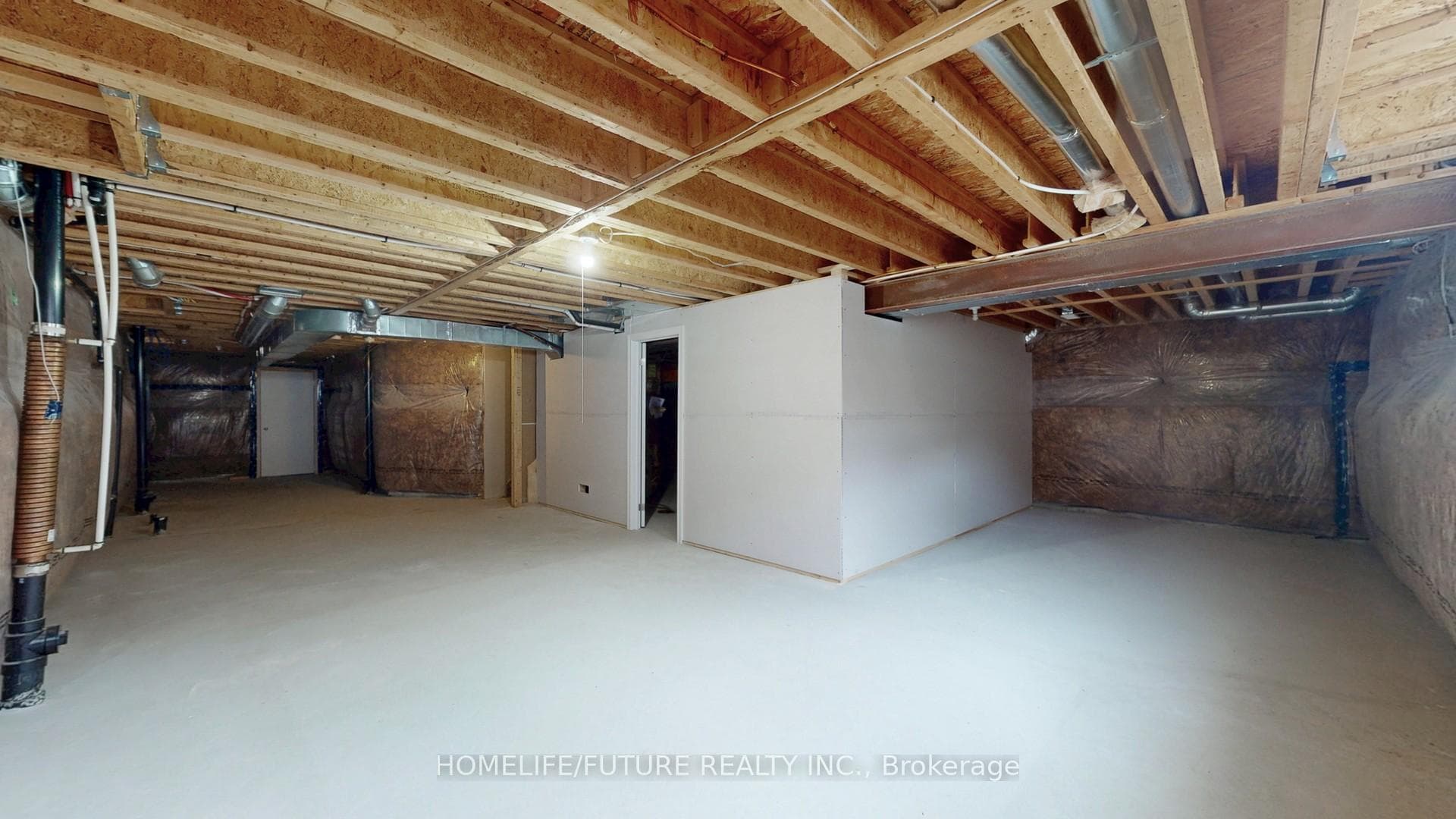 2372 Equestrian Crescent photo 44