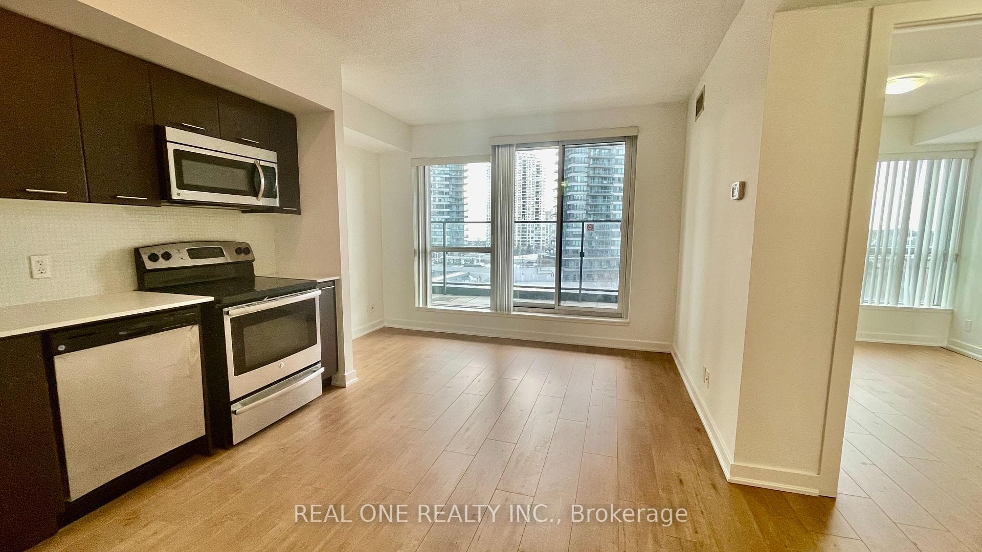2220 Lake Shore Boulevard Unit 809 photo 8