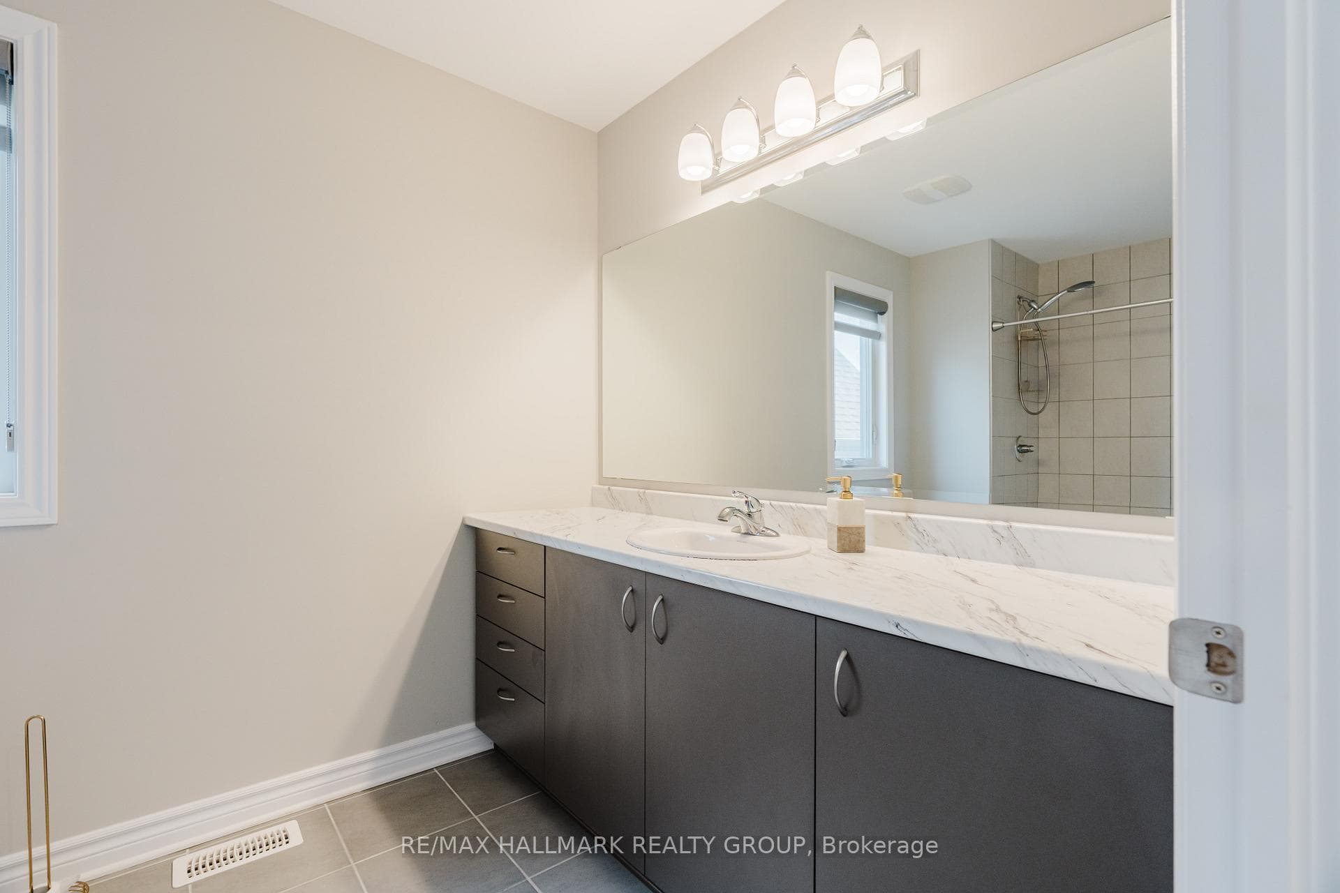 678 Eagle Crest Heights photo 27
