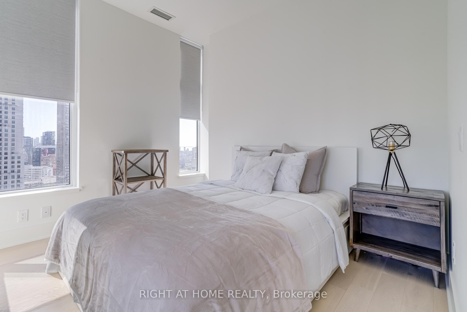 11 Yorkville Avenue Unit 2906 photo 21