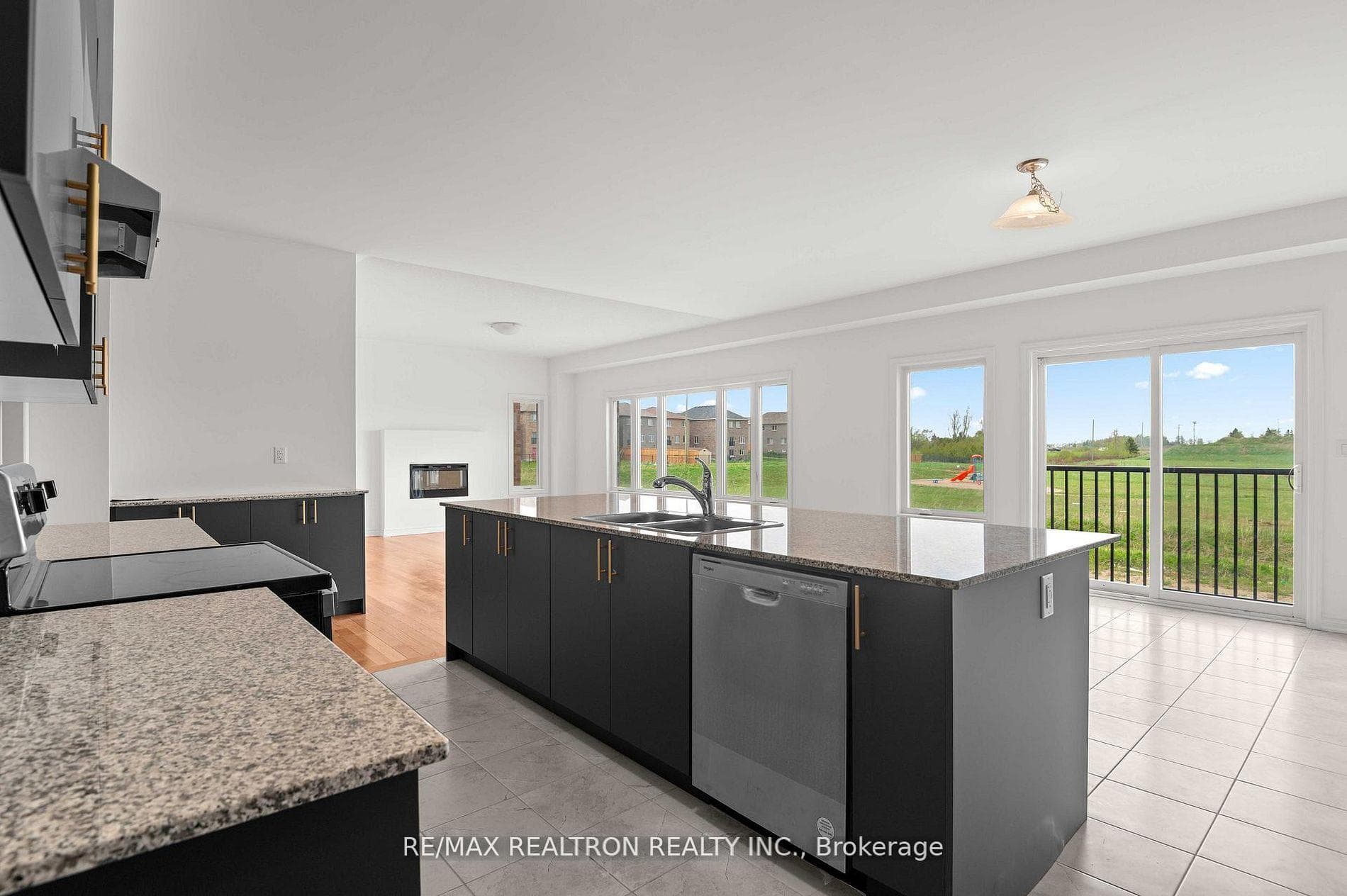 434 Vandusen Avenue photo 10