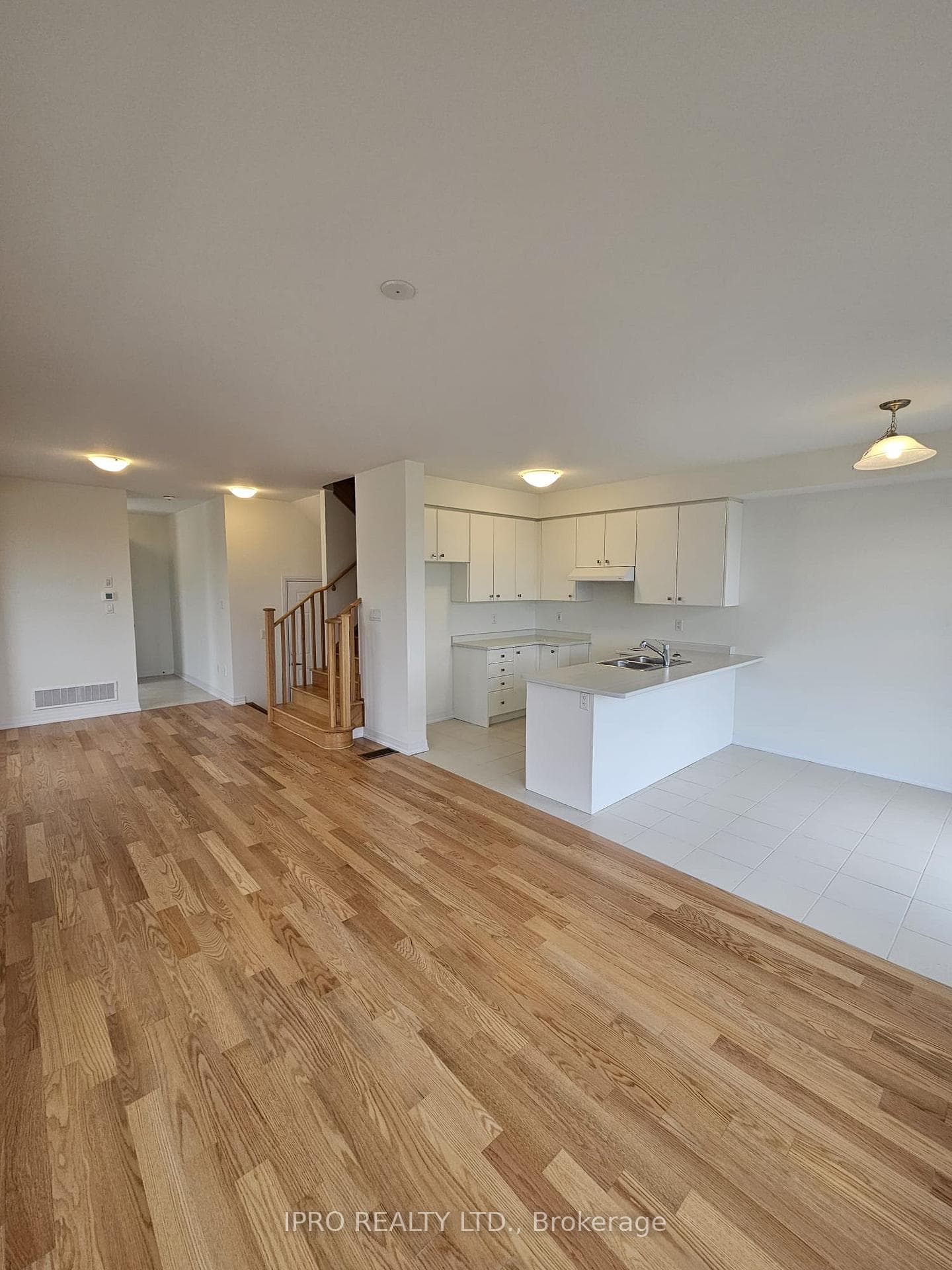 1 Niagara Drive photo 9