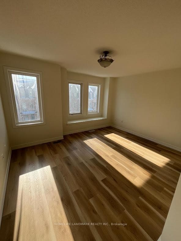 12 kawneer Terrace photo 2