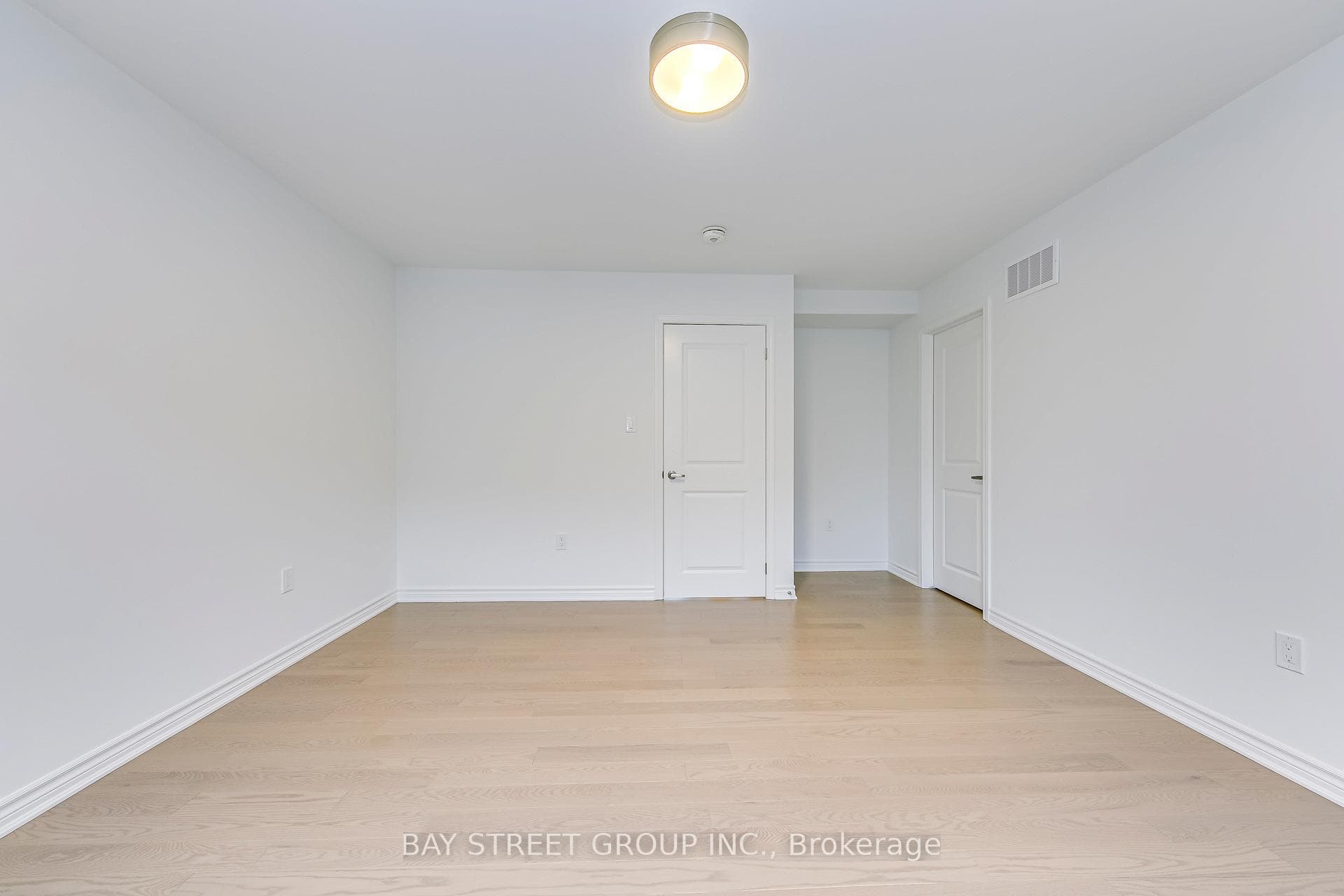 3074 Merrick Road photo 29