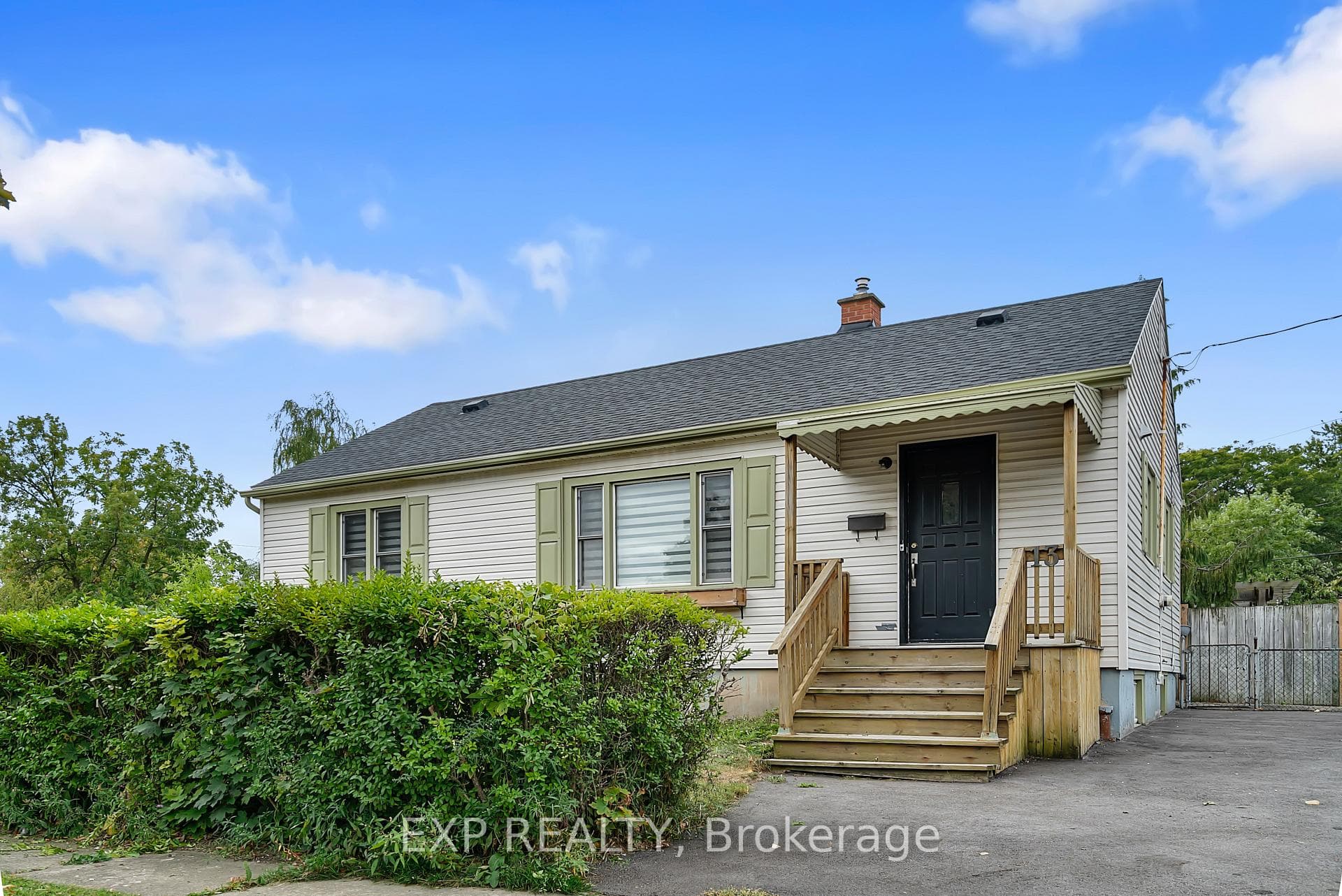 13 MCPHAIL Crescent photo 2