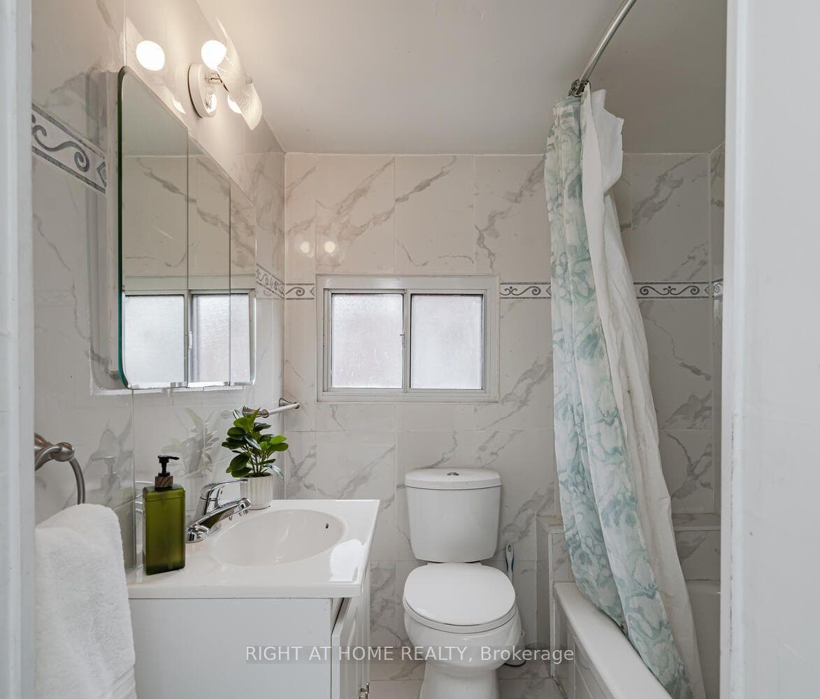 1311 Davenport Road Unit 1 photo 5