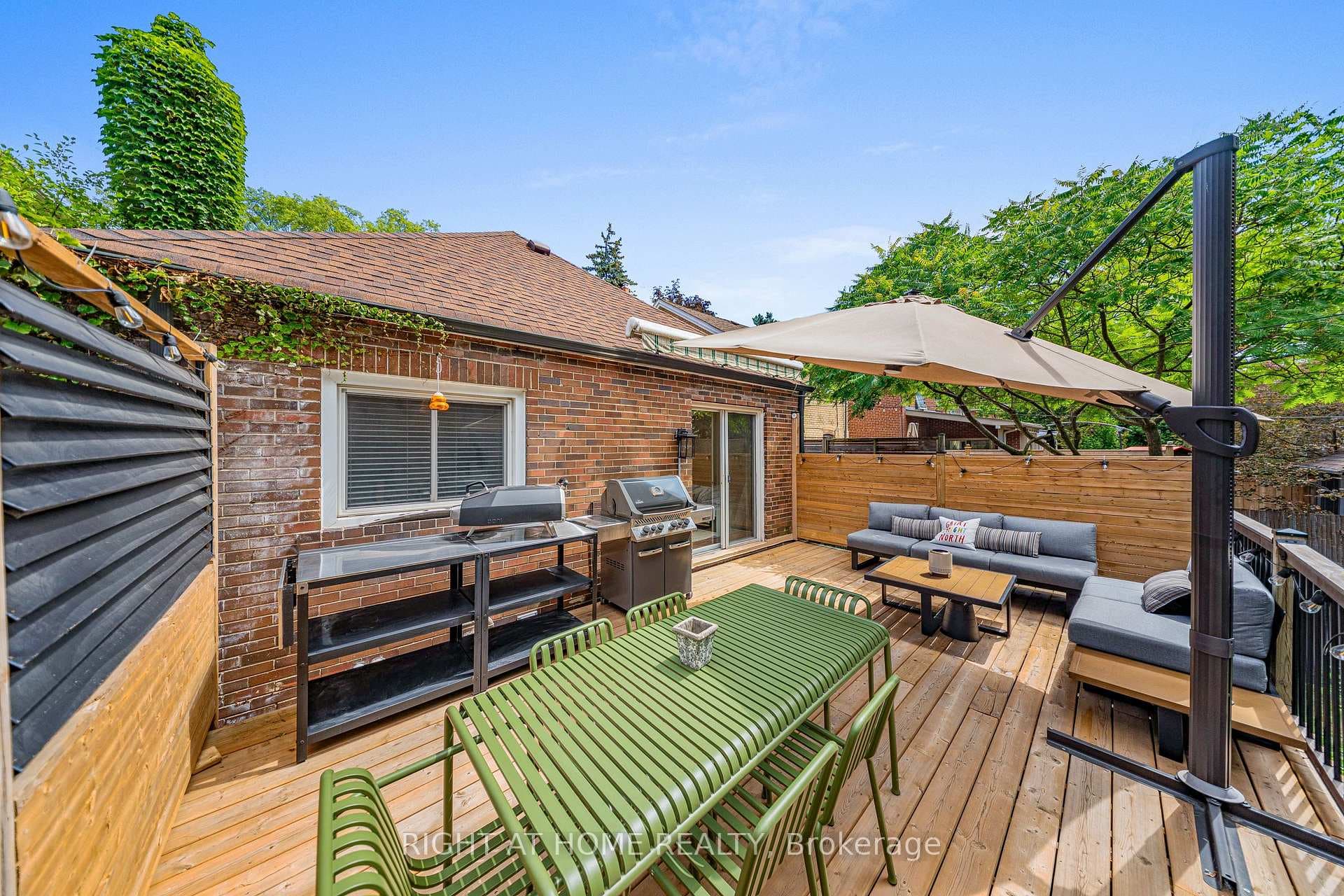 66 CLIVEDEN Avenue photo 35