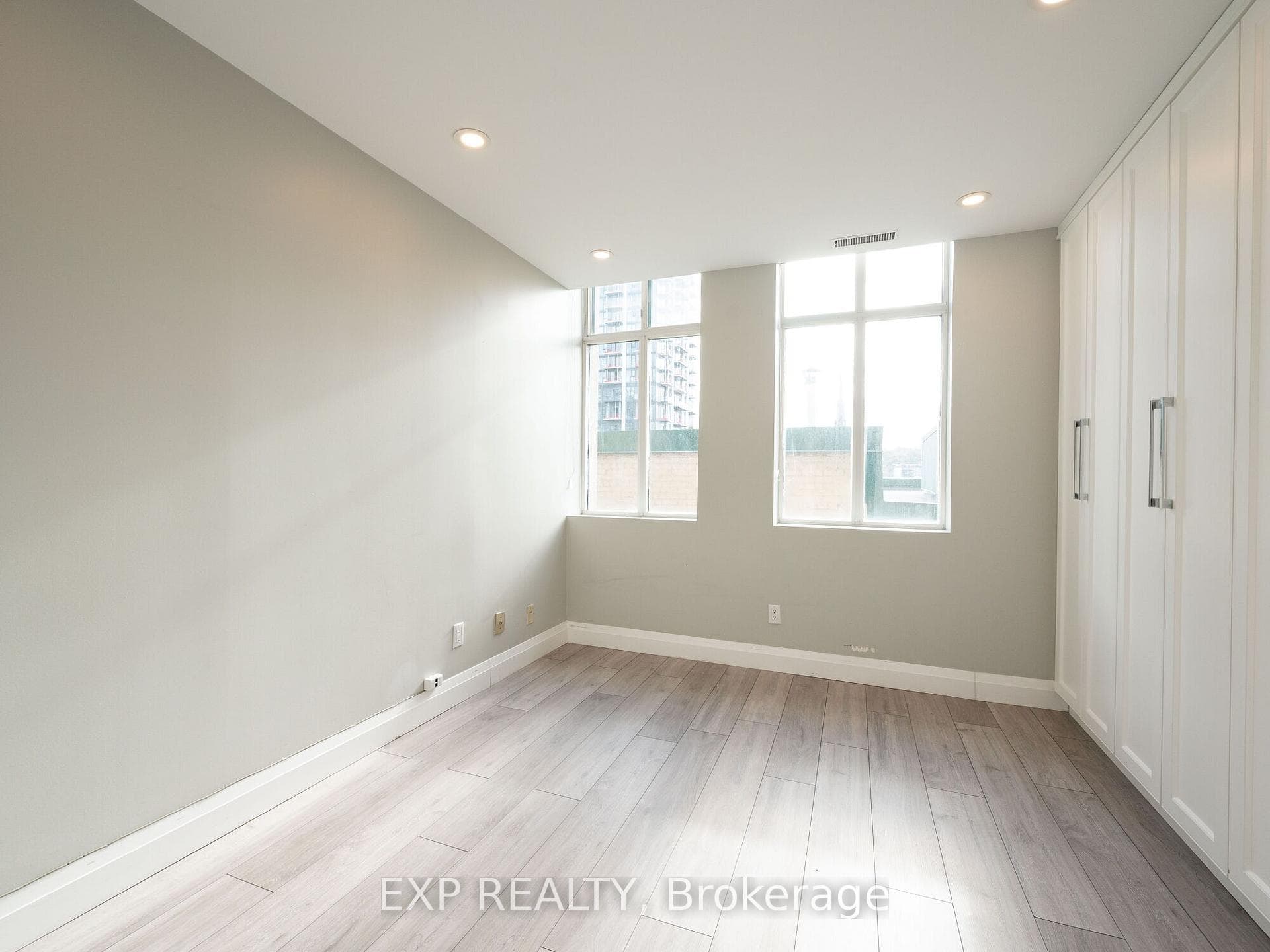 36 James Street Unit 1101 photo 23