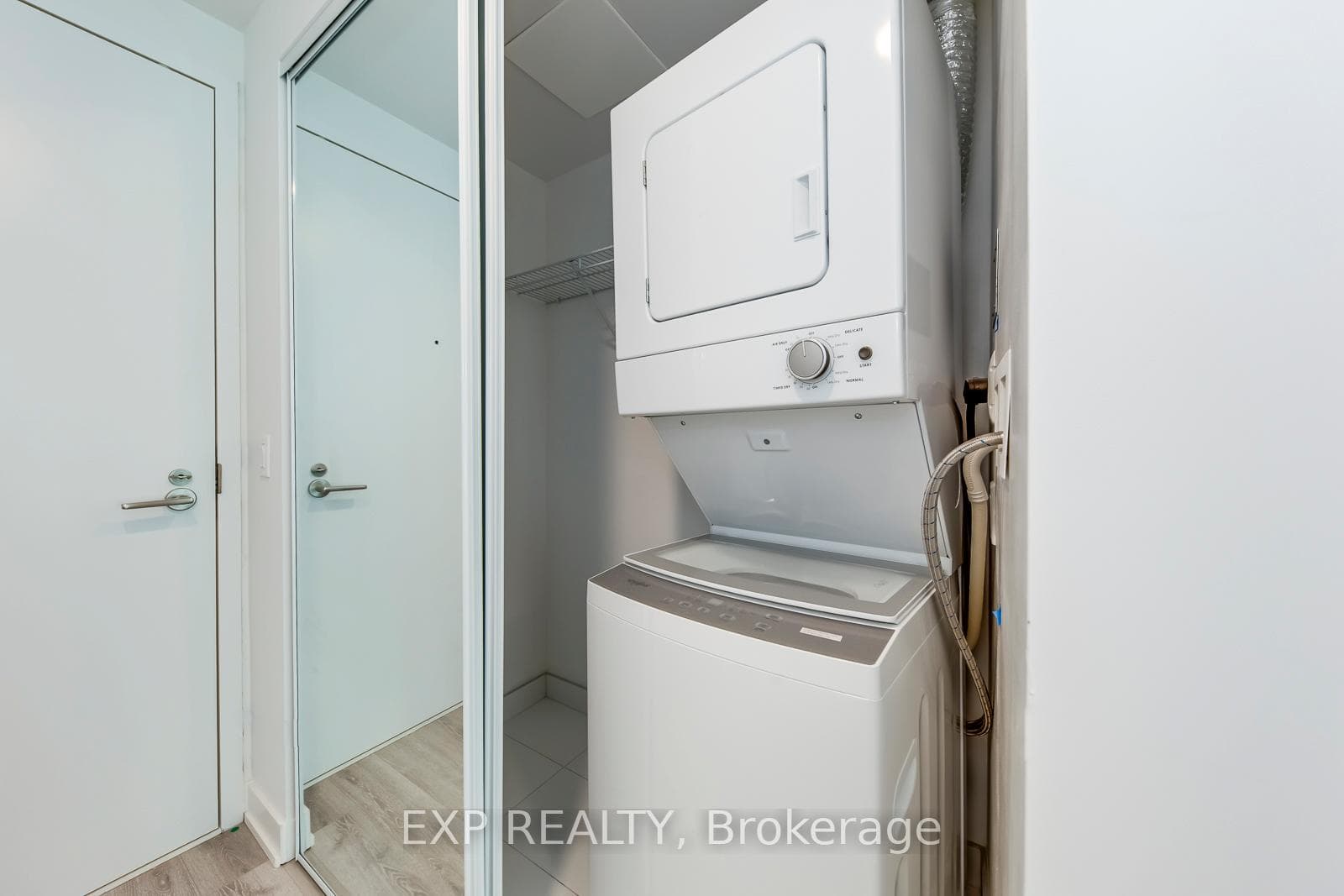 230 Simcoe Street Unit 3221 photo 18