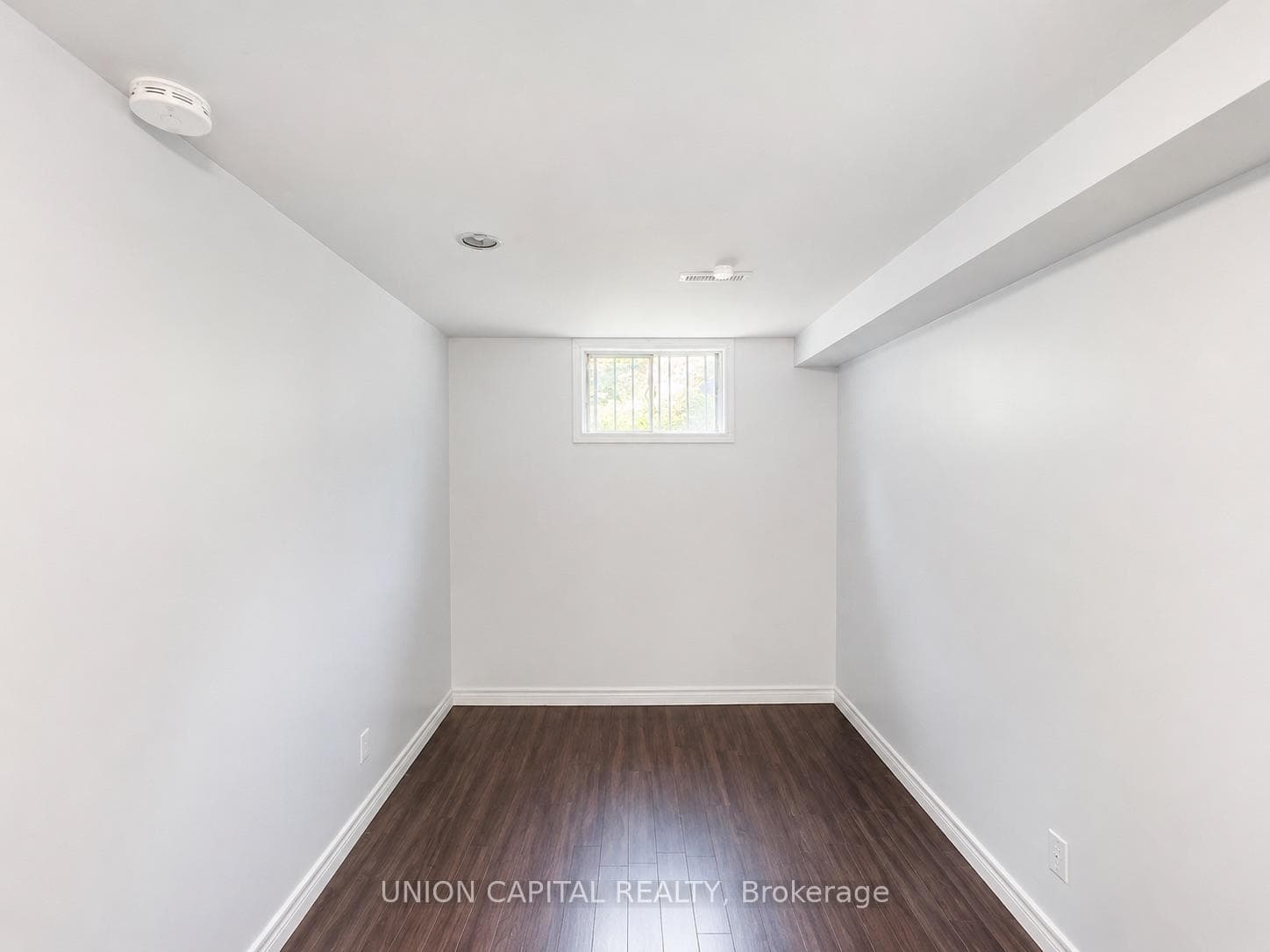 9 Sunbird Crescent Unit Bsmt photo 6
