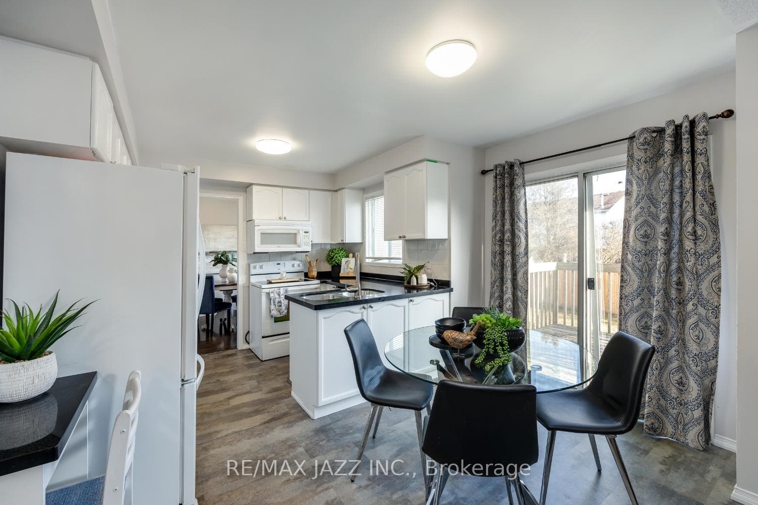 9 Merryfield Court photo 5