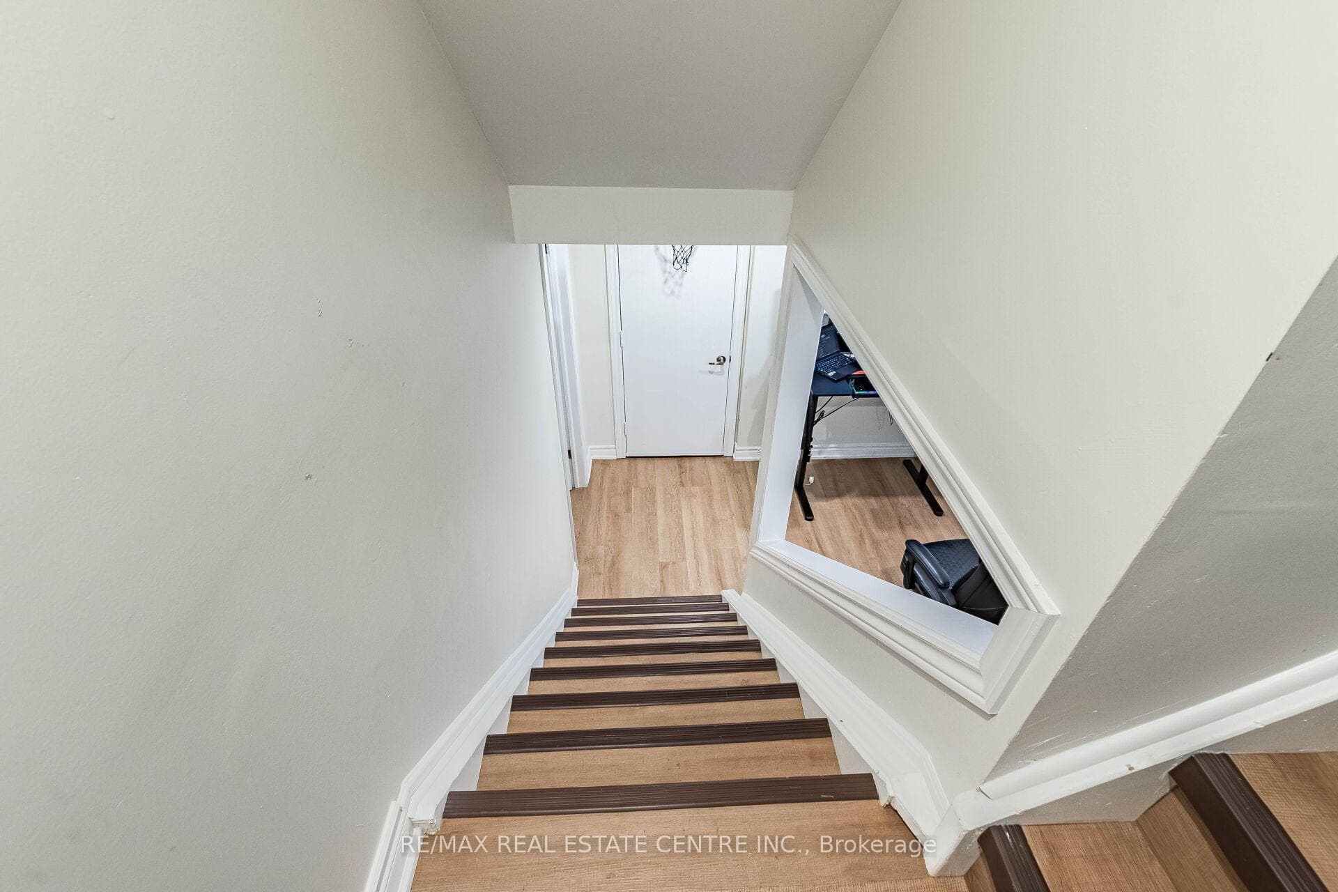 1571 Meadowfield Crescent photo 26