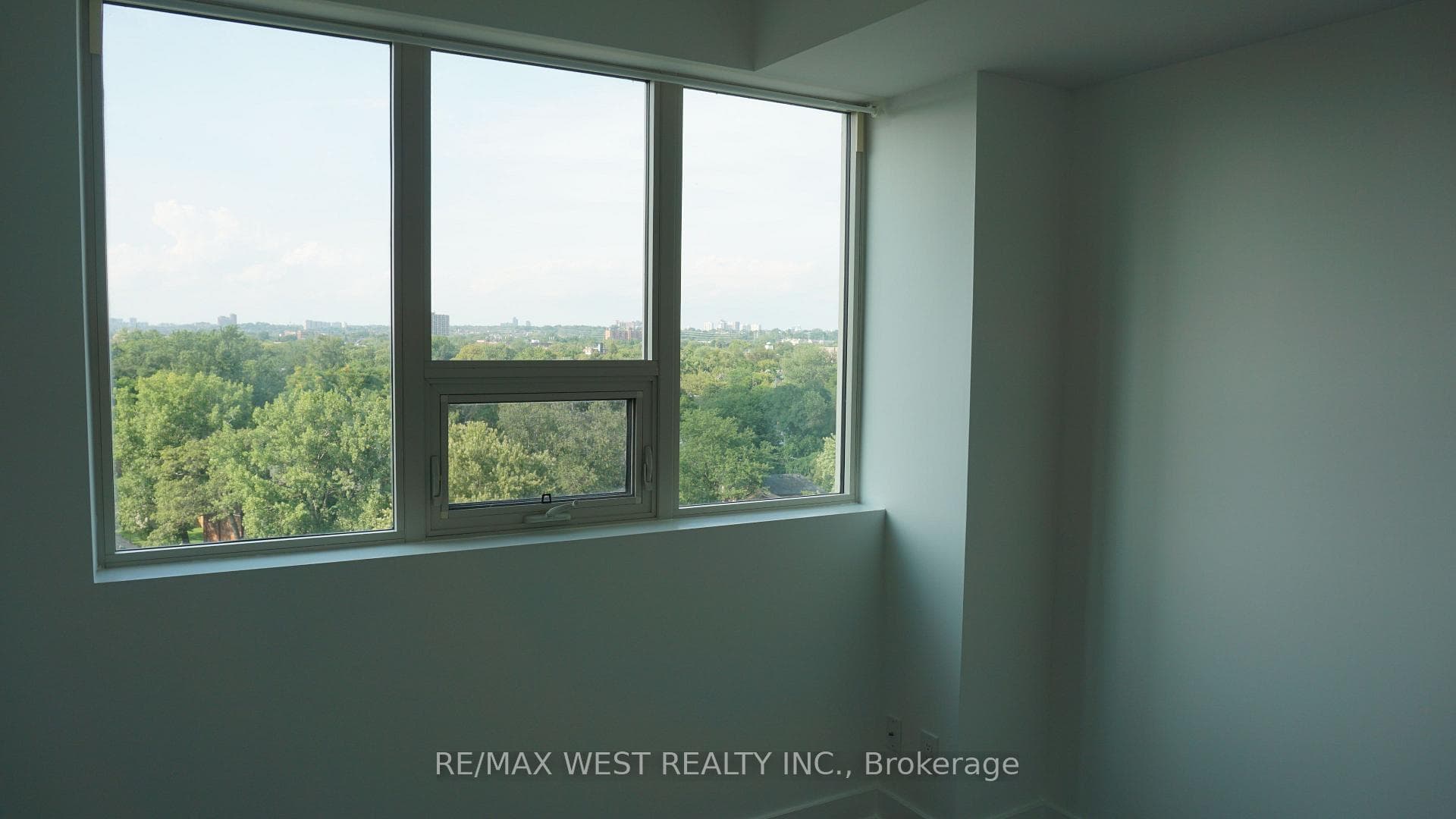 1638 Bloor Street Unit 1006 photo 4