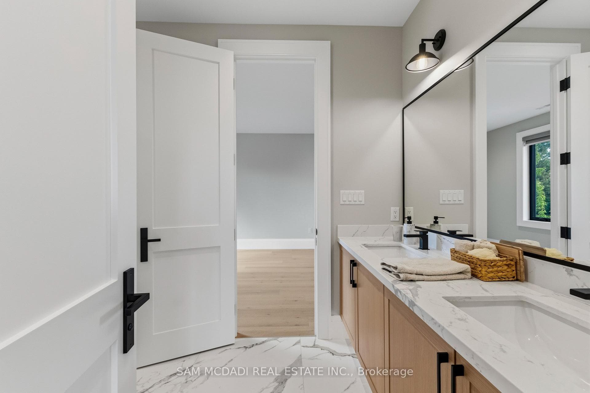 899 Danforth Place photo 30