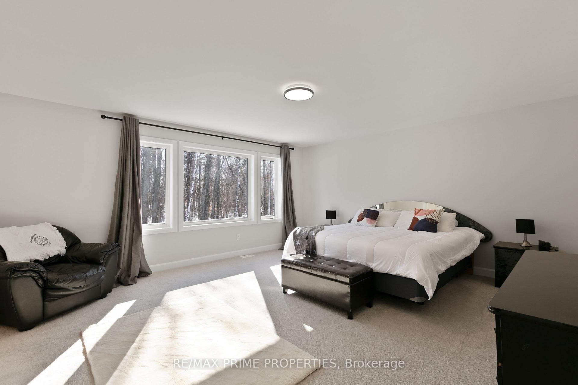 820 MERCIER Crescent photo 23