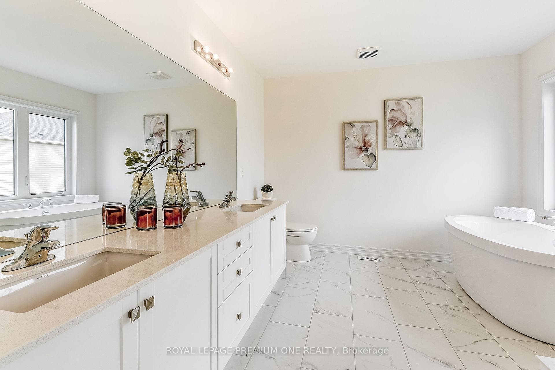 447 Black Cherry Crescent photo 32