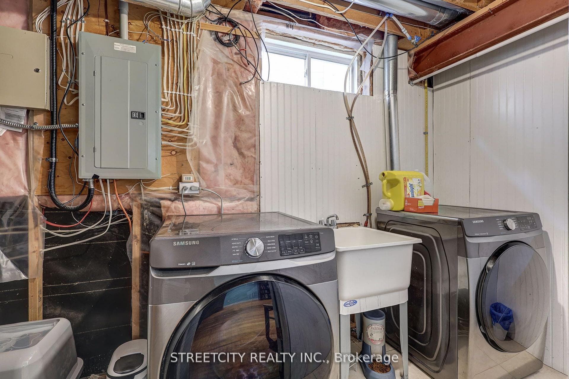 61 Meadowvale Drive photo 36