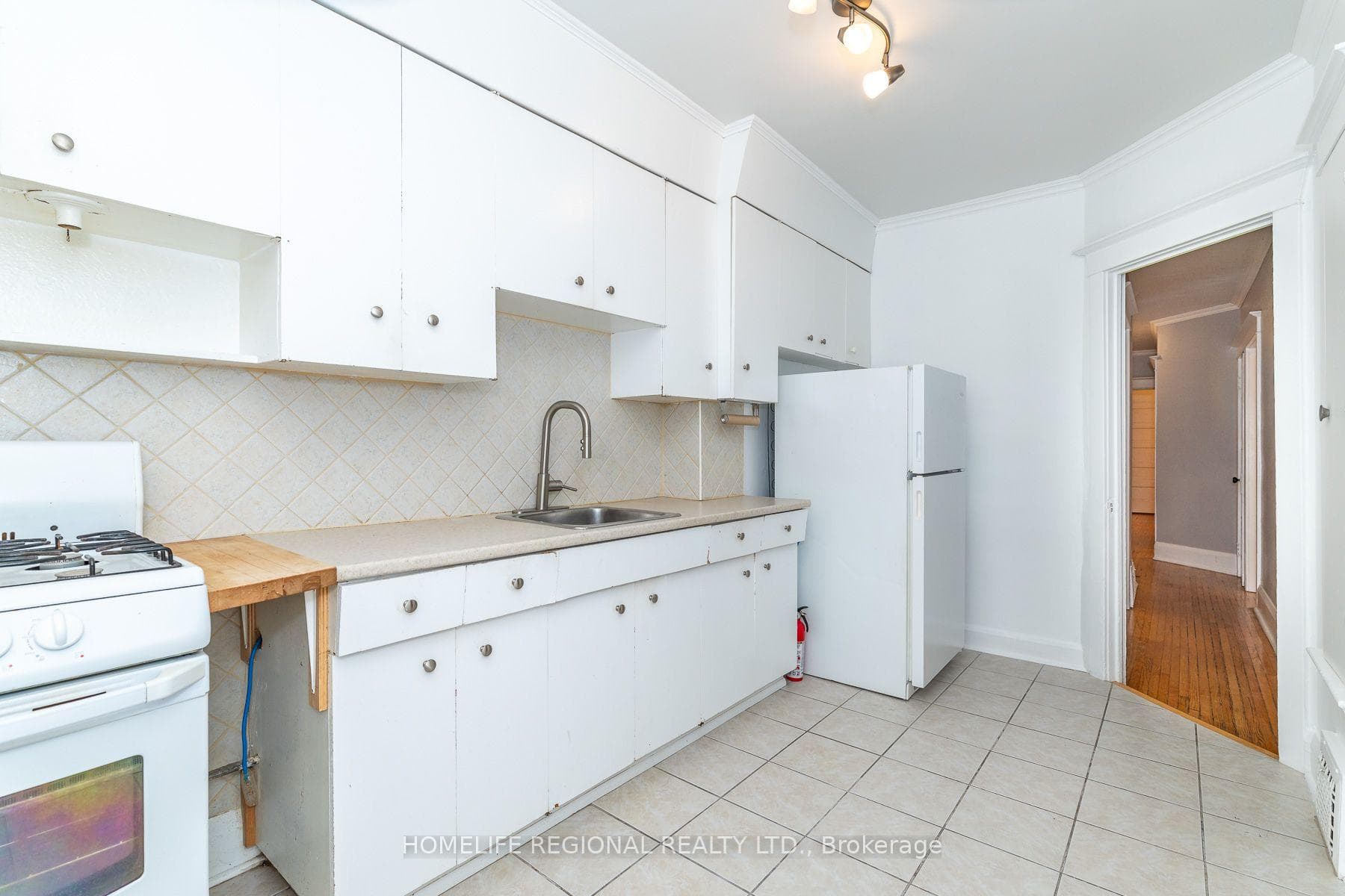 353 St Clarens Avenue photo 8