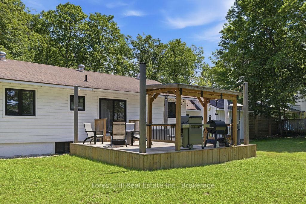 415 Wellington Street photo 40