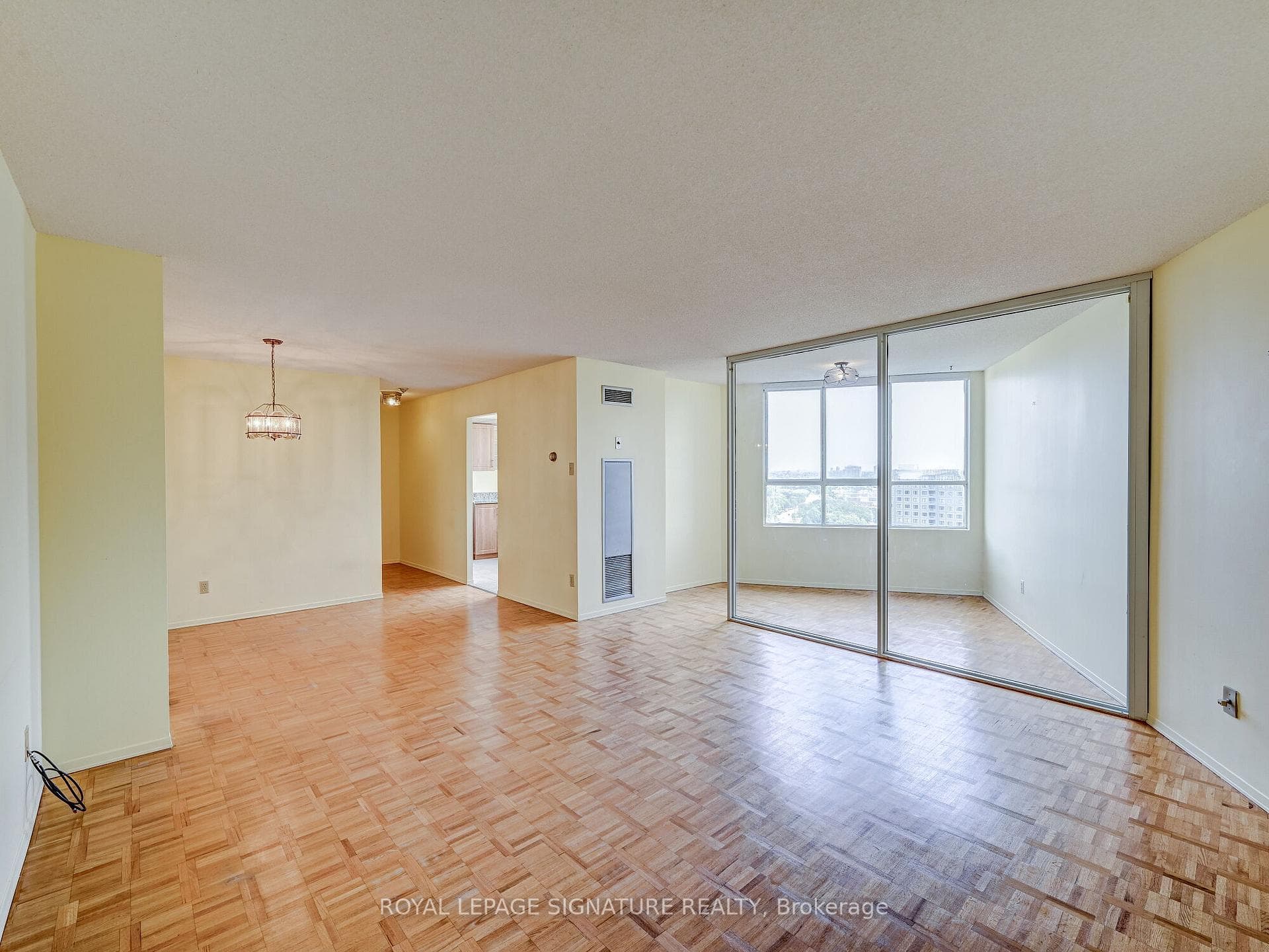 3695 Kaneff Crescent Unit 1510 photo 10
