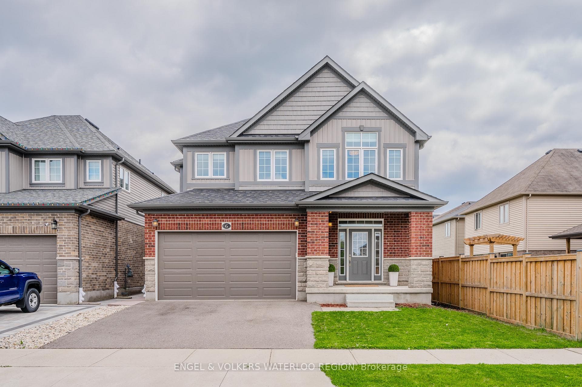 6 Greyhawk Street photo 2