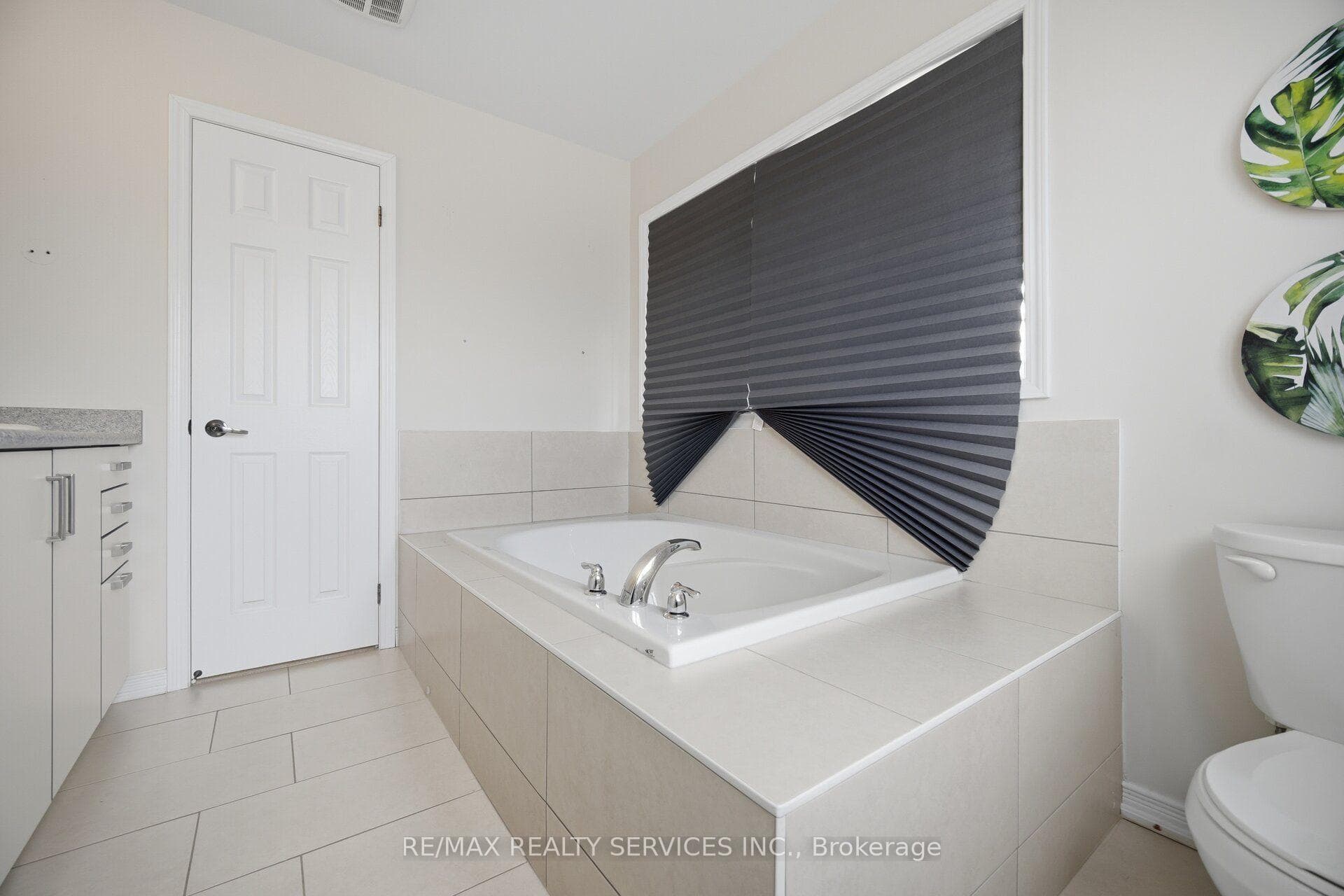 144 Baffin Crescent photo 29