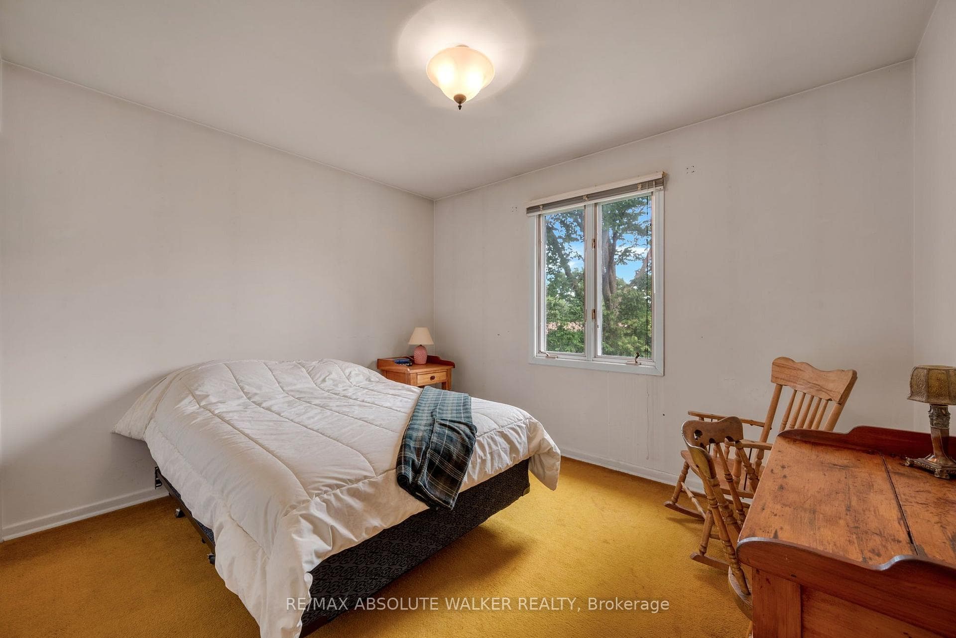 1950 Fairmeadow Crescent photo 24