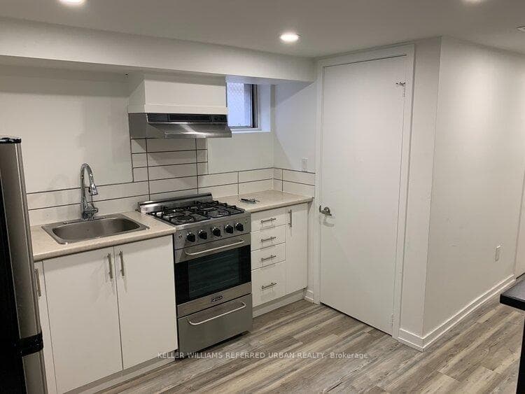 1825 Davenport Road Unit Lower photo 2