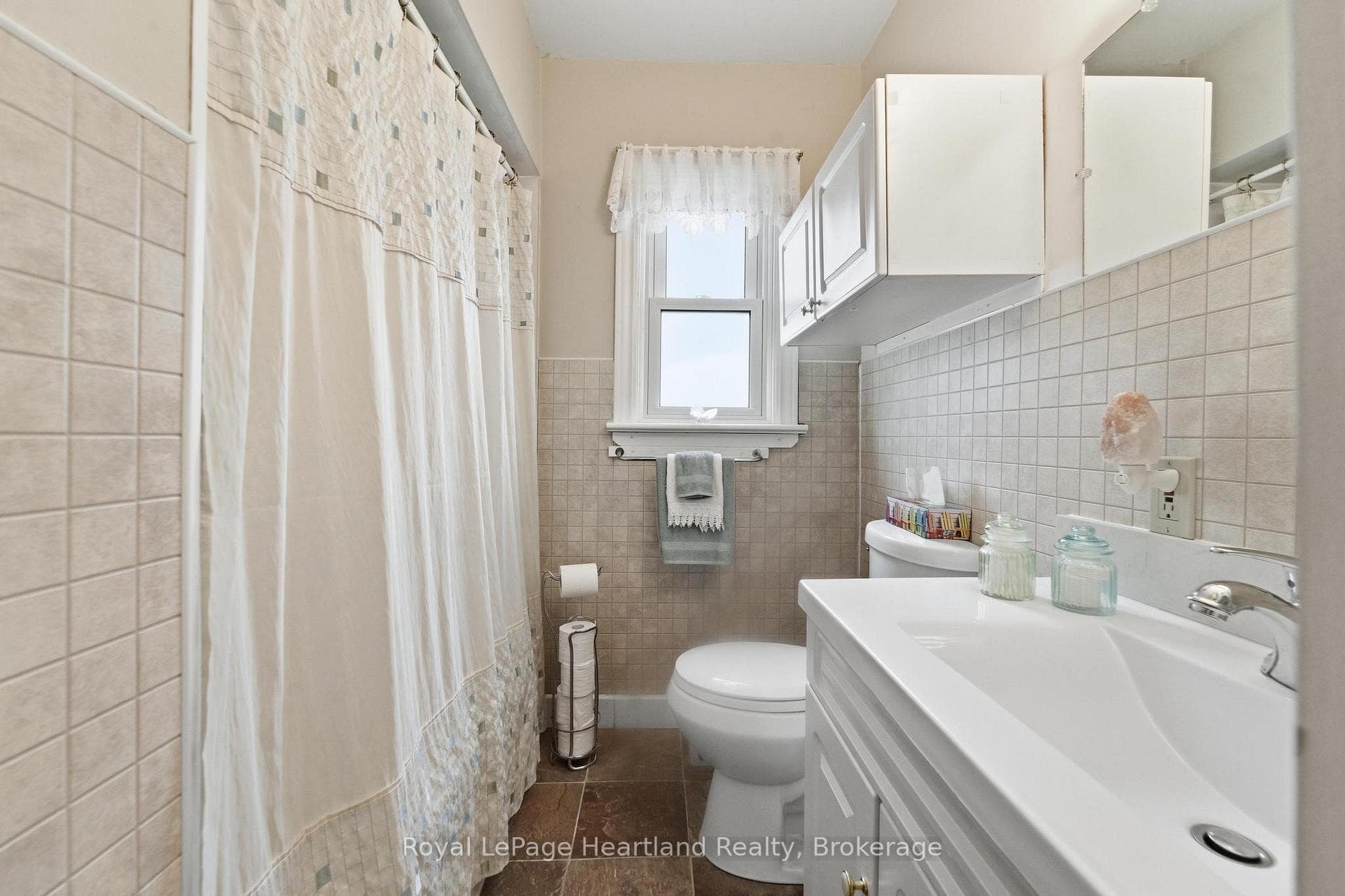 175 BROCK Street photo 22