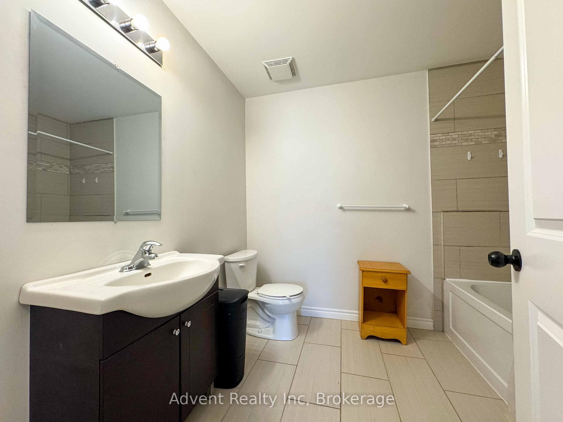 49 Brentwood Road photo 10