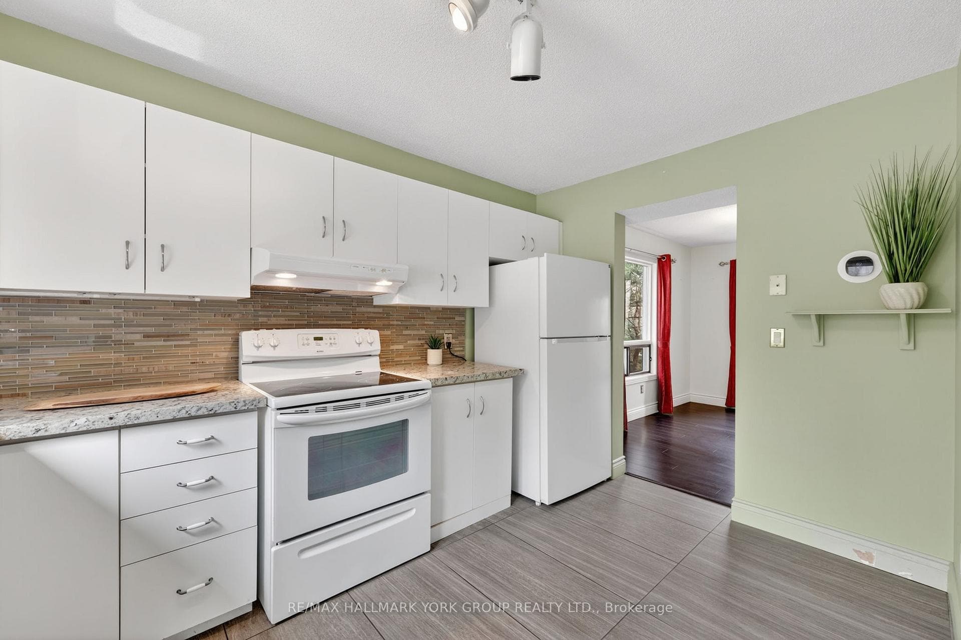 115 Southbank Drive Unit 1 photo 12