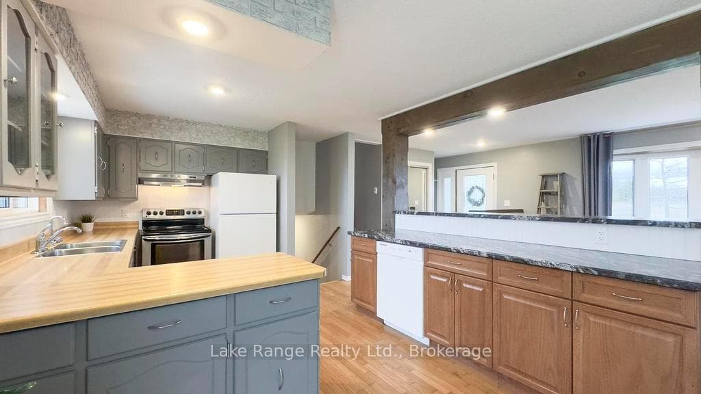 734 LAKE RANGE Drive photo 13