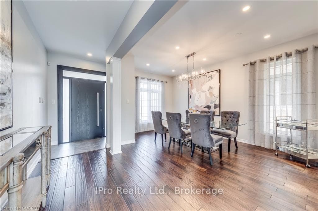 606 NAIRN Circle photo 2
