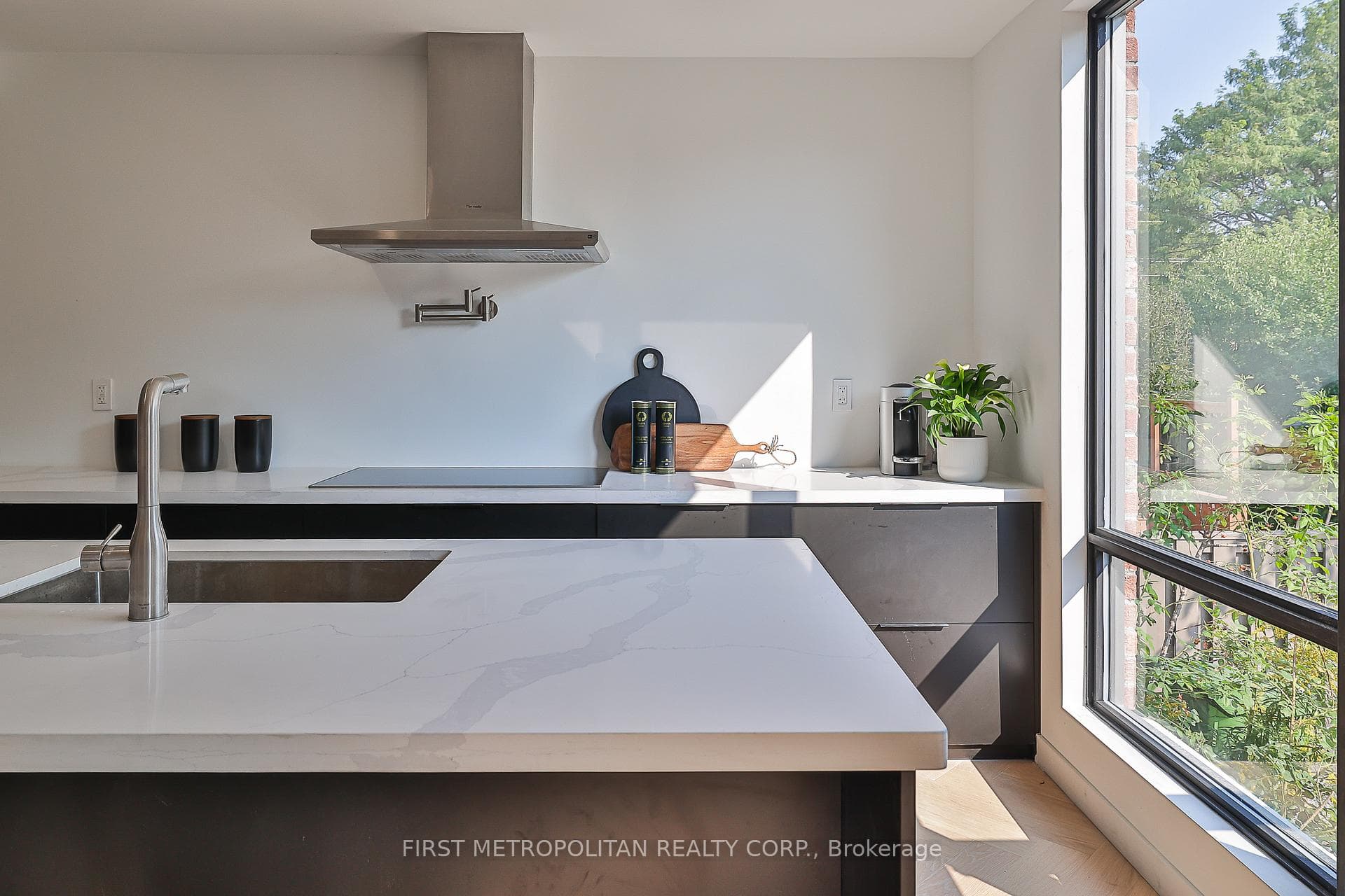 395 Morrish Road photo 8