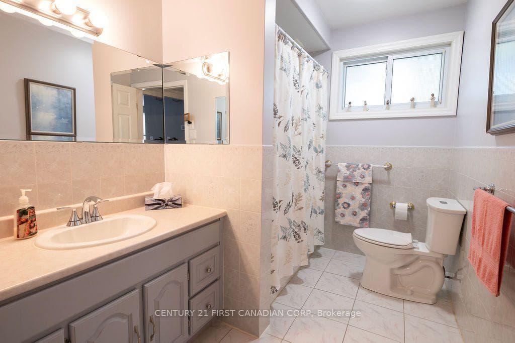 252 Rapley Street photo 11