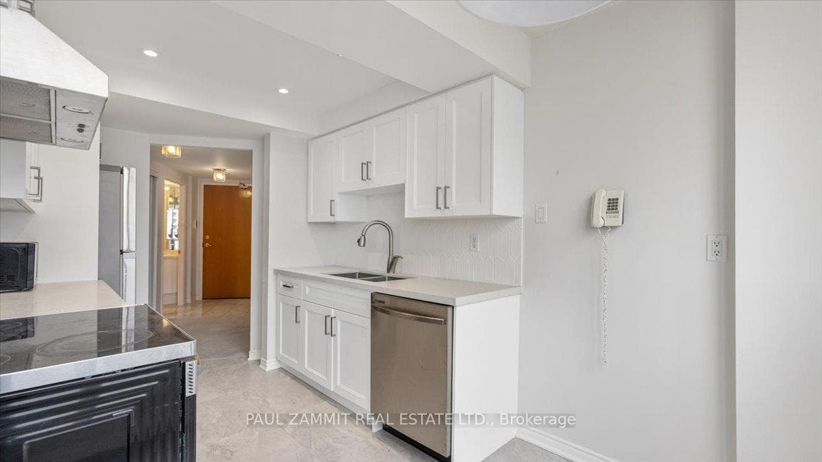 7250 Yonge Street Unit 911 photo 7