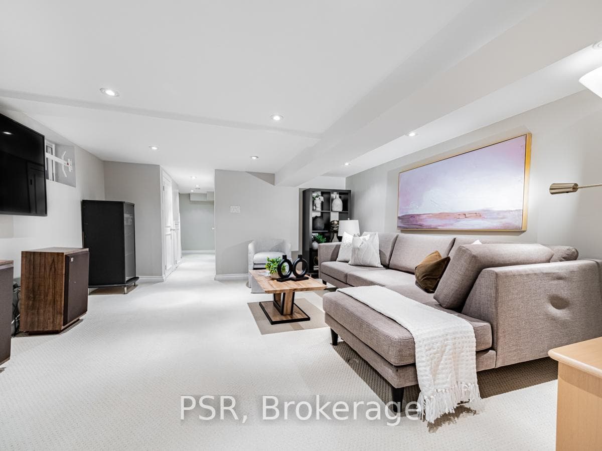 478 Merton Street photo 23