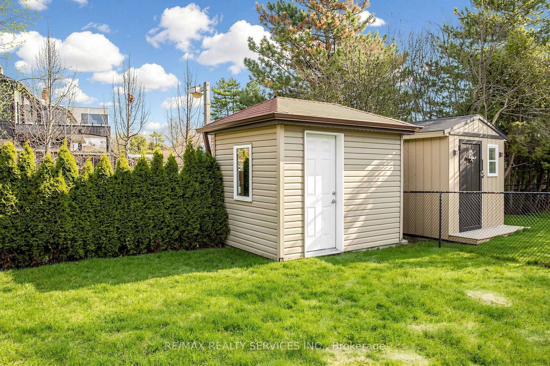 160 Newbridge Crescent photo 31